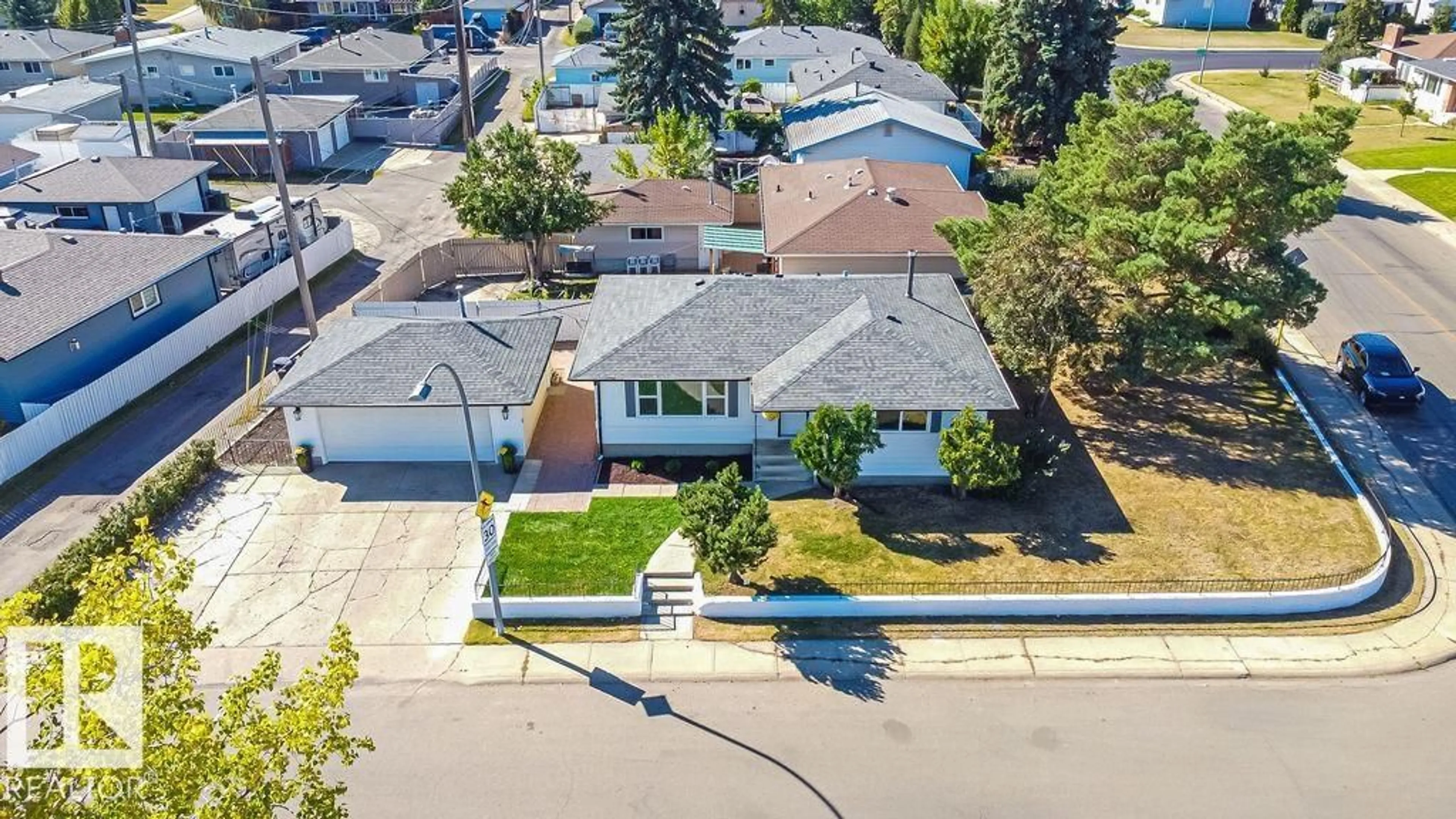 A pic from outside/outdoor area/front of a property/back of a property/a pic from drone, street for 7815 134B AV, Edmonton Alberta T5C3B9