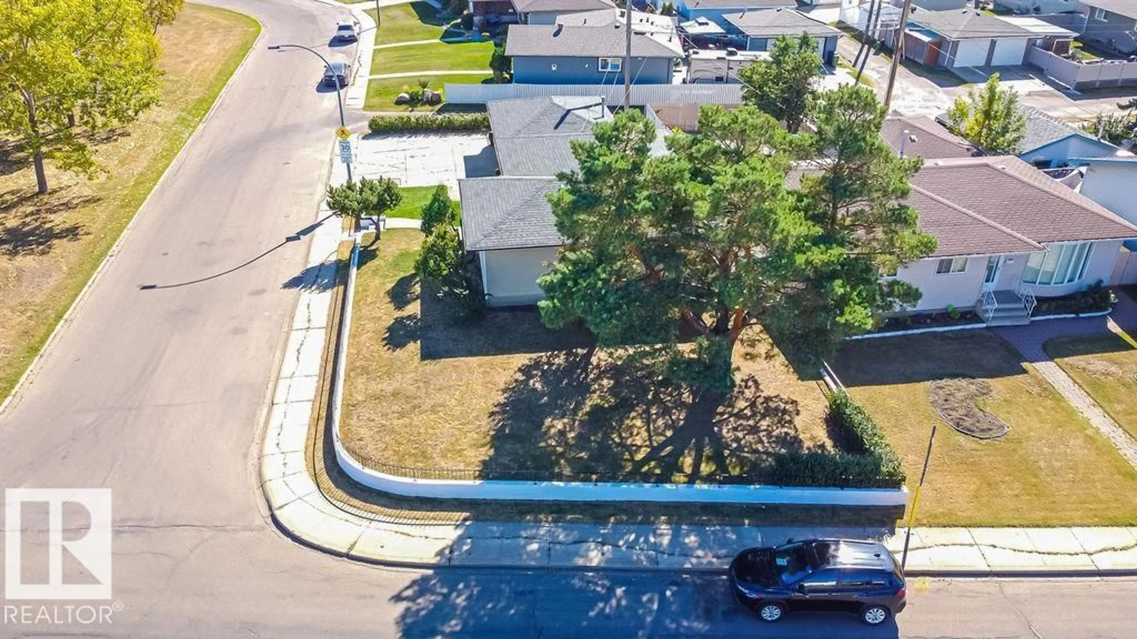 A pic from outside/outdoor area/front of a property/back of a property/a pic from drone, street for 7815 134B AV, Edmonton Alberta T5C3B9
