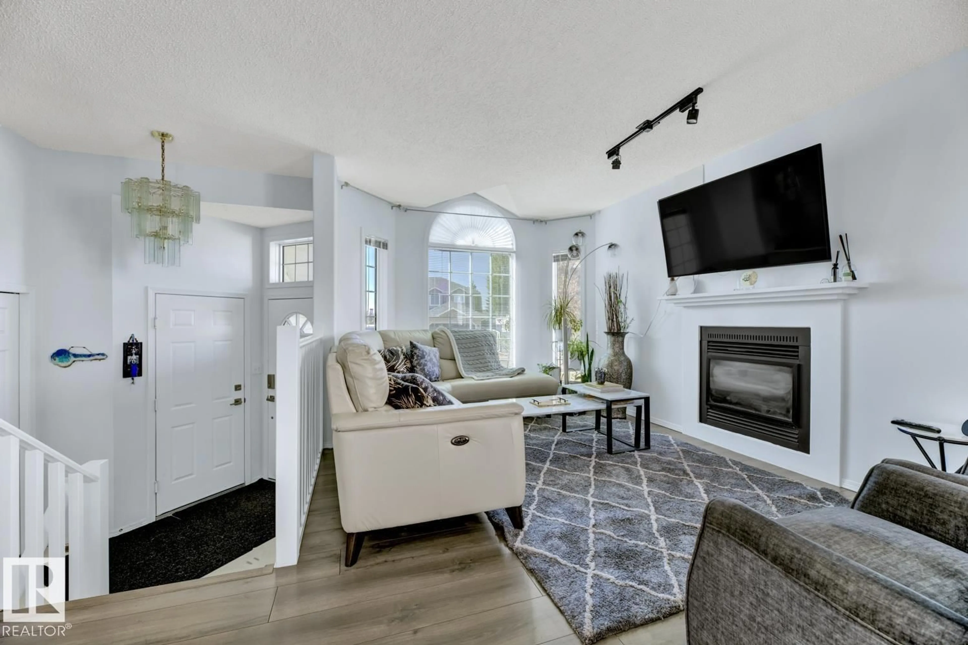 Living room with furniture, unknown for 92 JEFFERSON RD, Edmonton Alberta T6L6P8