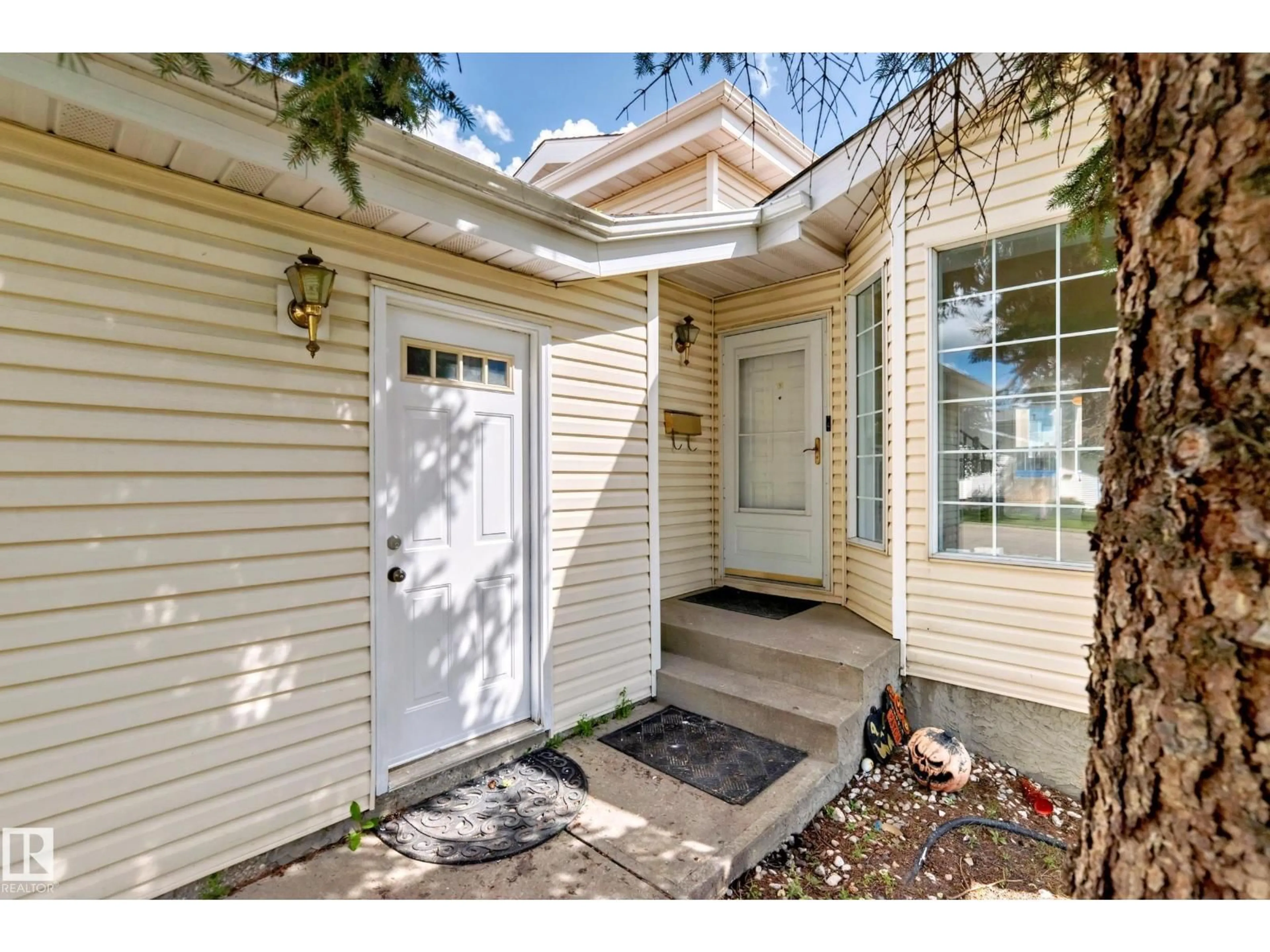 Unknown for 1141 60 ST, Edmonton Alberta T6L6R4