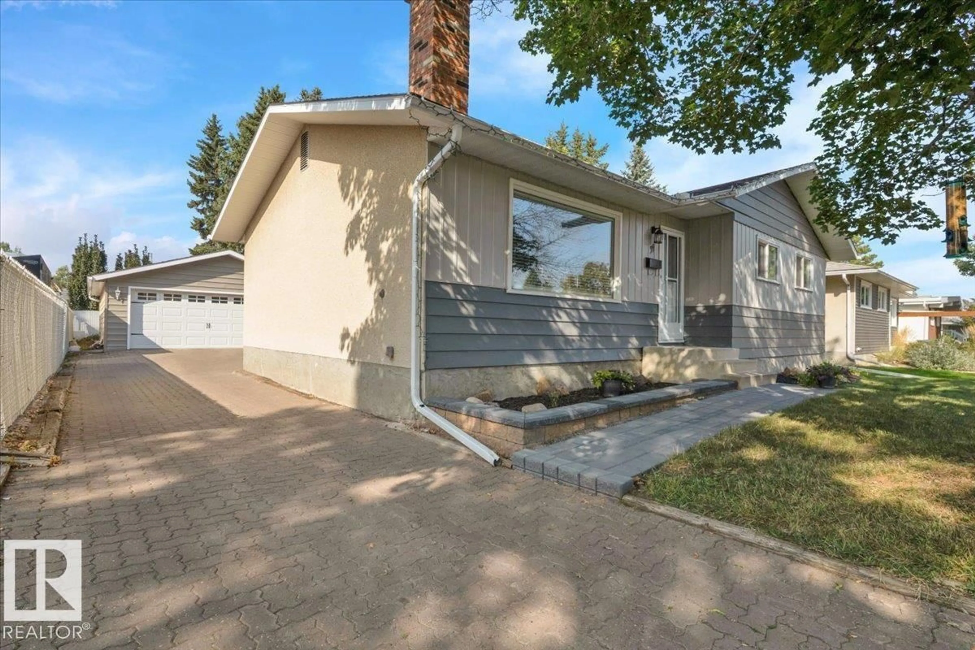 Home with vinyl exterior material, street for 34 STARLING DR, Sherwood Park Alberta T8A0T7