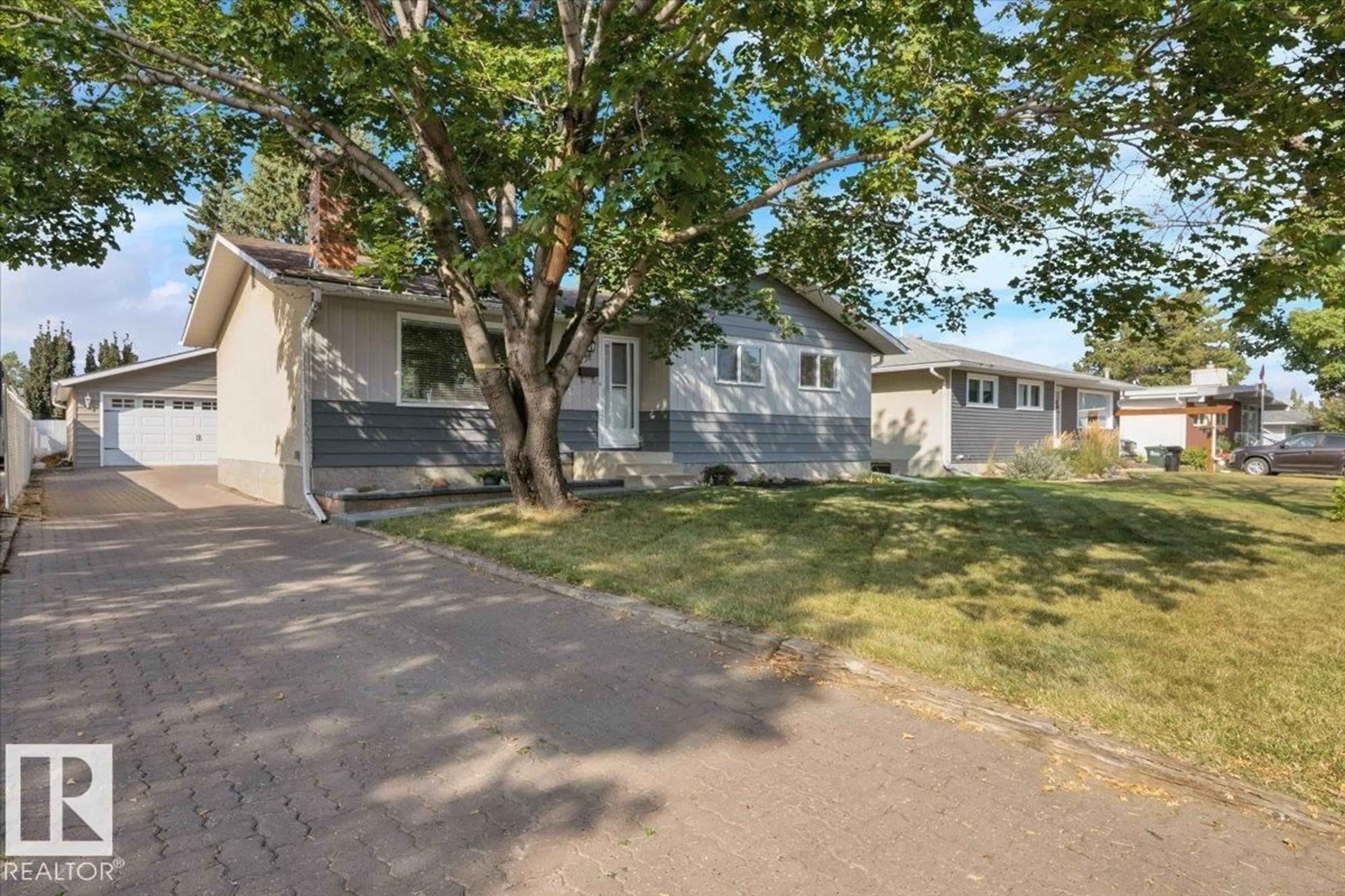 Patio, street for 34 STARLING DR, Sherwood Park Alberta T8A0T7