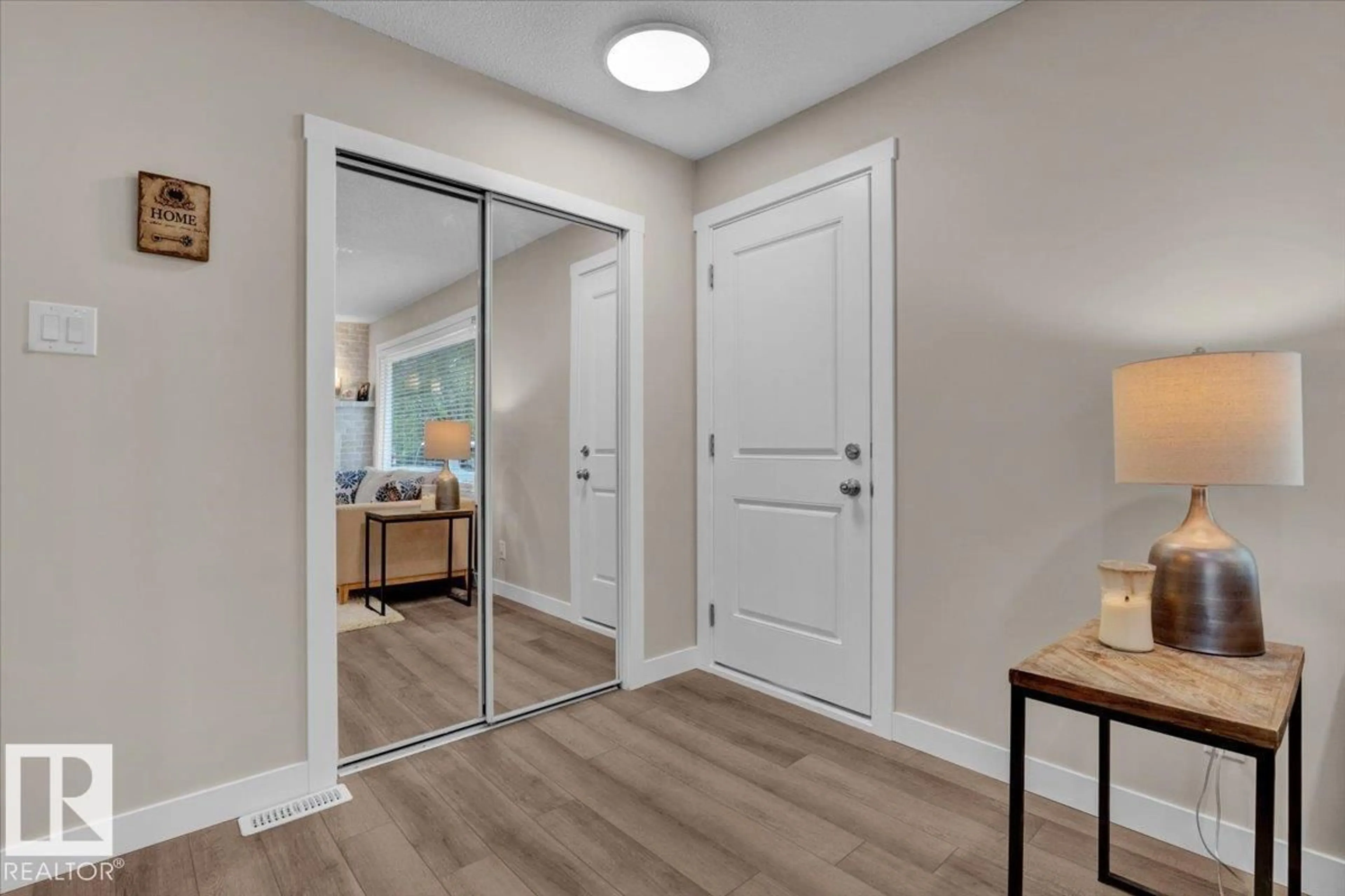 Indoor entryway for 34 STARLING DR, Sherwood Park Alberta T8A0T7