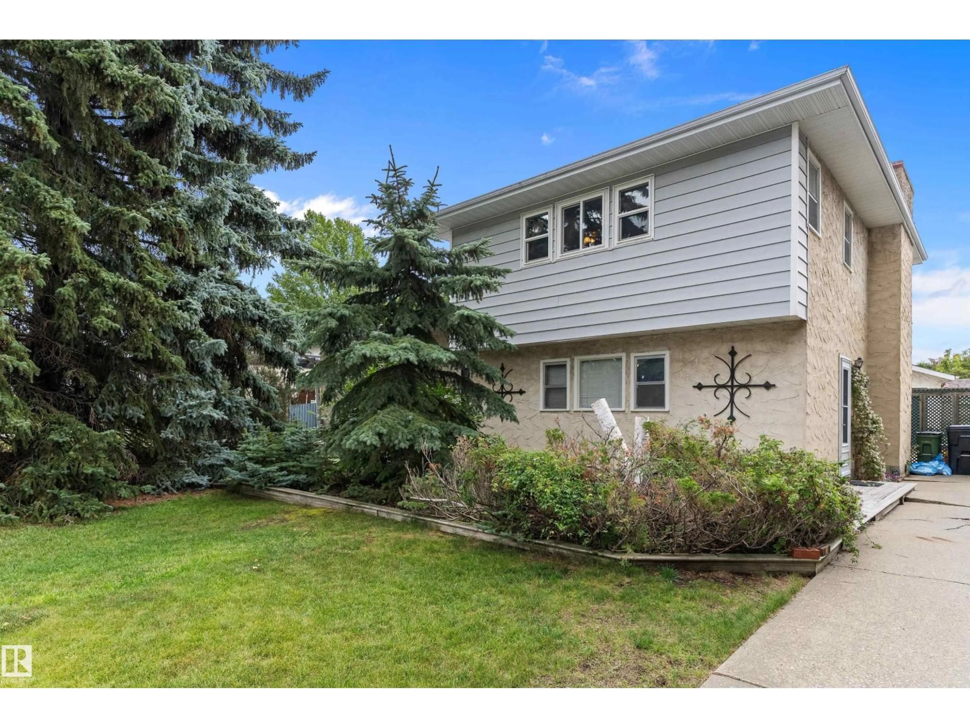 Home with vinyl exterior material, street for 3443 87 ST, Edmonton Alberta T6K0J1