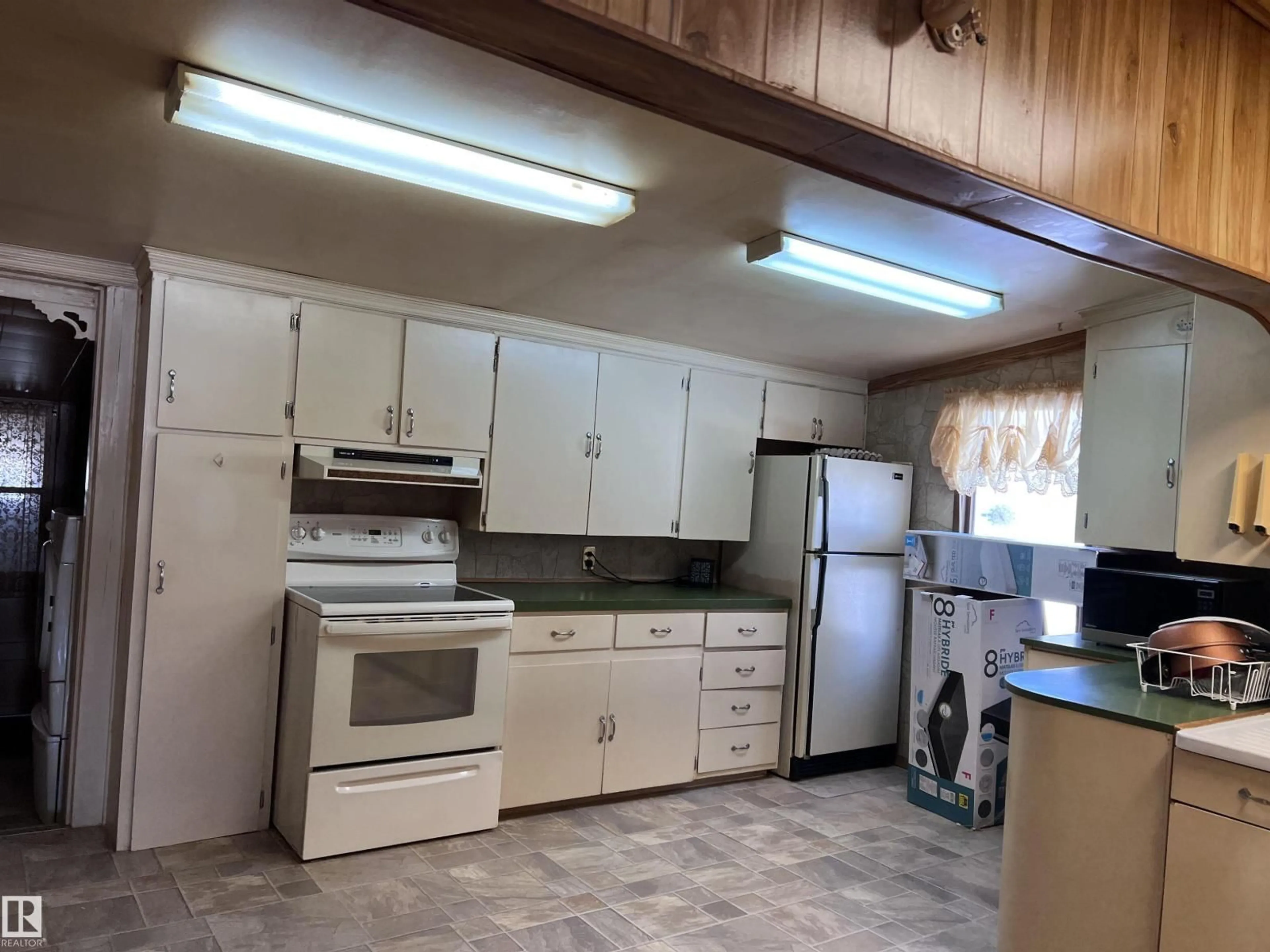 Standard kitchen, unknown for 5208 51ST ST, Strome Alberta T0B4H0