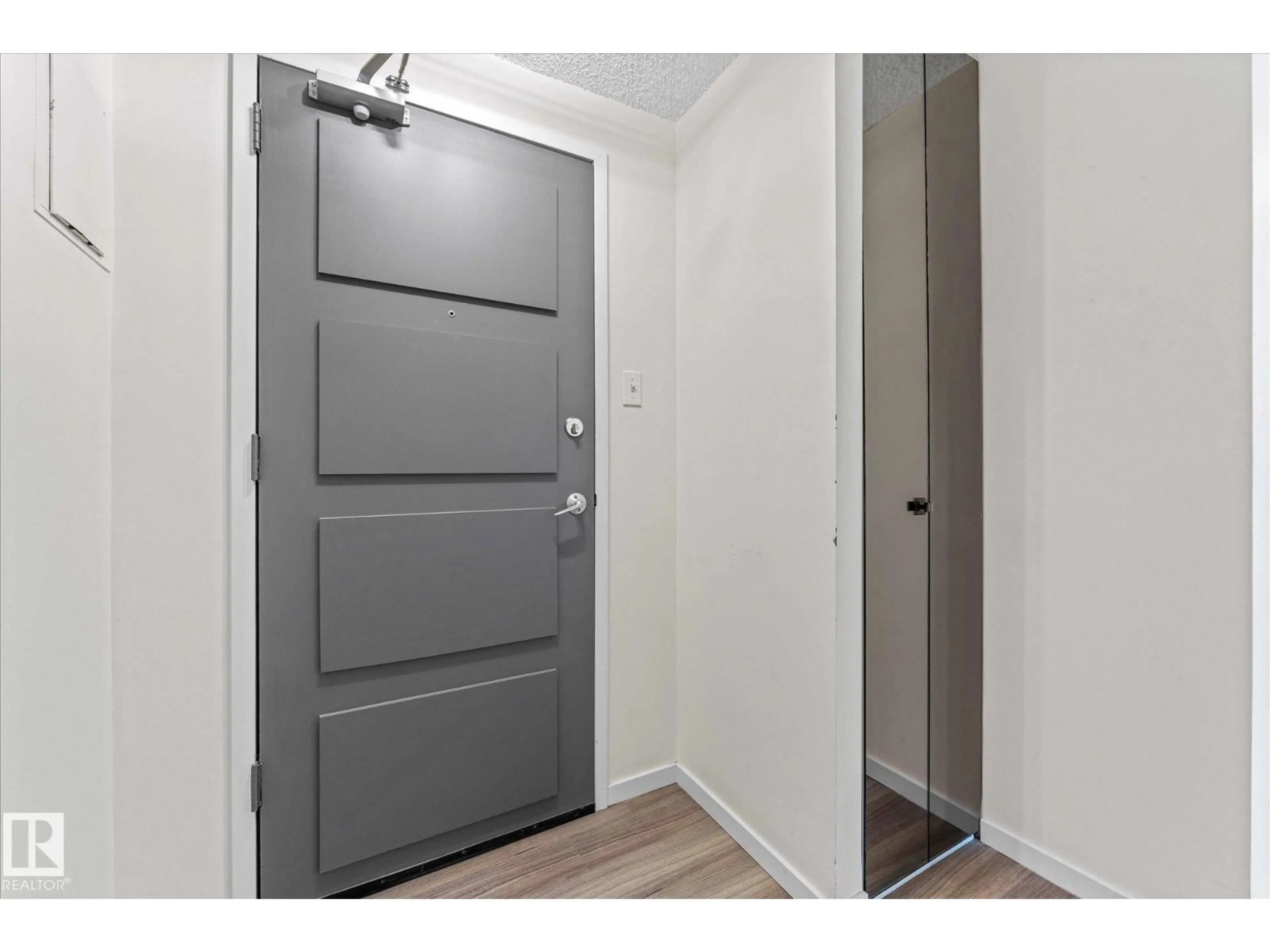 Indoor entryway for 401 - 10160 115 ST NW, Edmonton Alberta T5K1T6