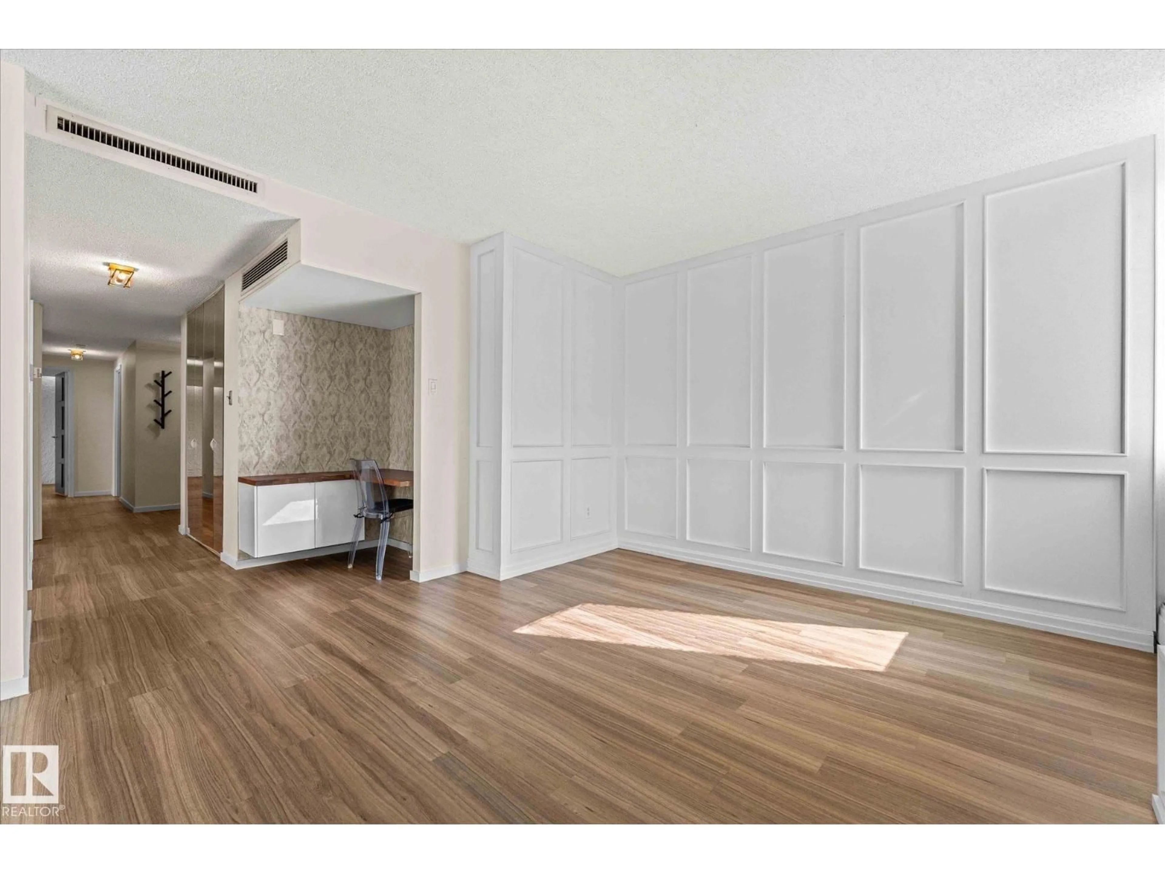 A pic of a room for 401 - 10160 115 ST NW, Edmonton Alberta T5K1T6