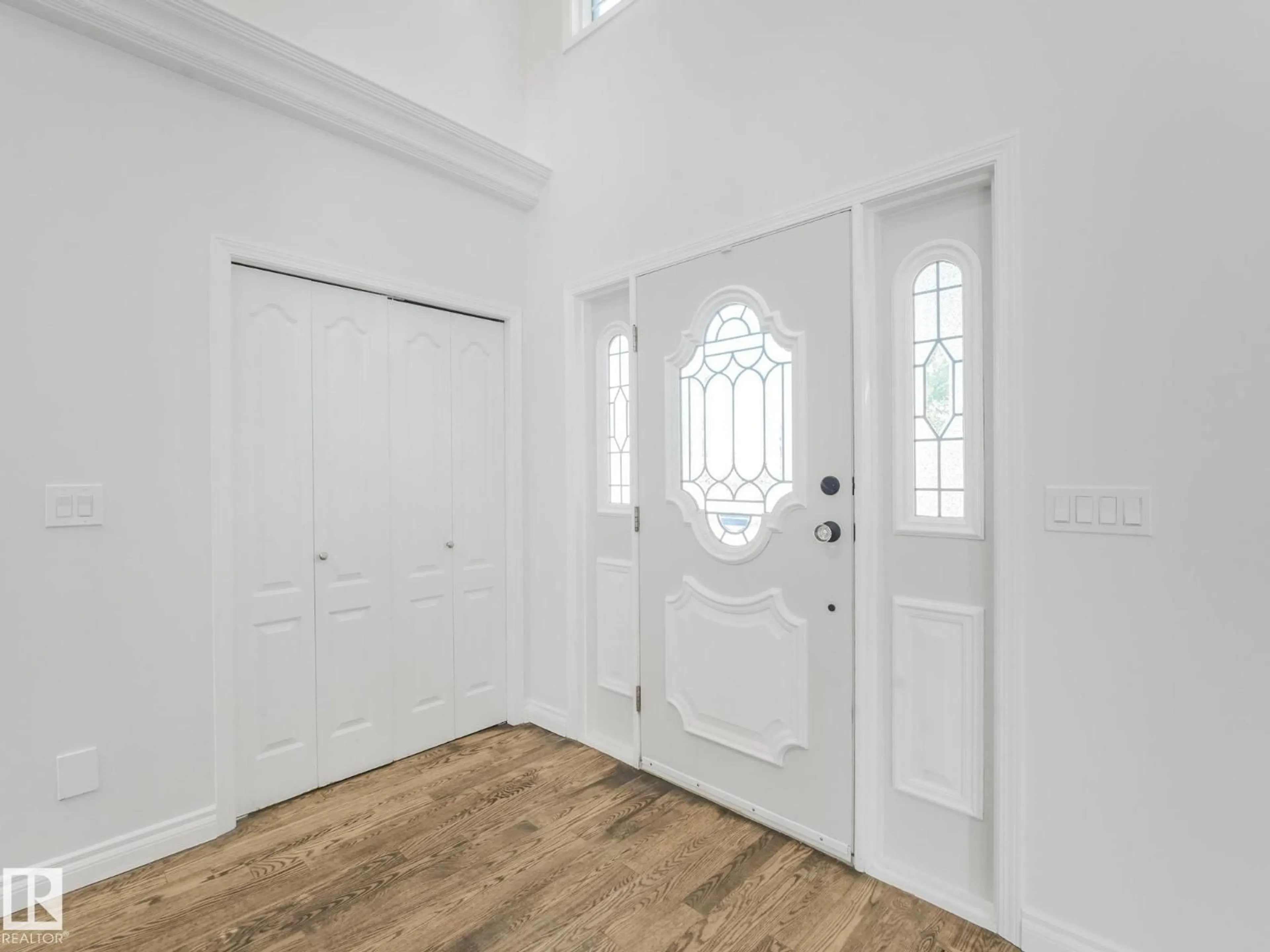 Indoor entryway for 436 OLSEN CL, Edmonton Alberta T6R1L1