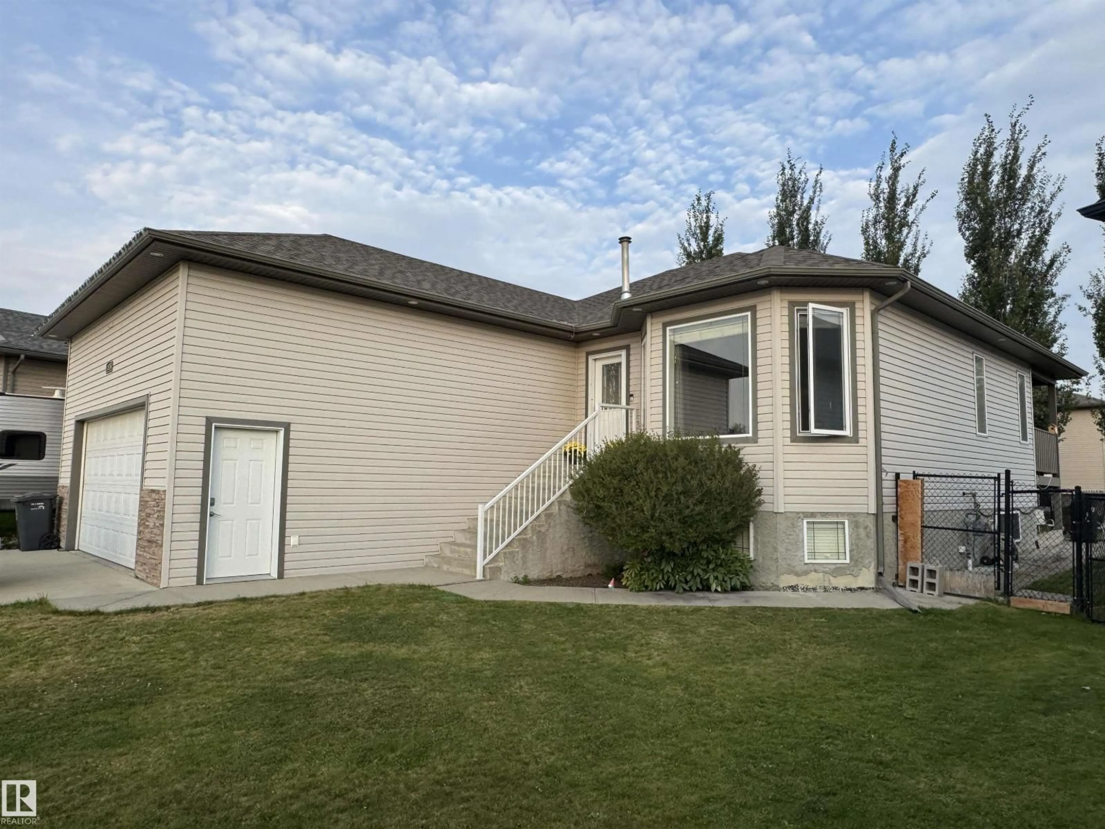 Home with vinyl exterior material, street for 3920 44 AV, Drayton Valley Alberta T7A0A1