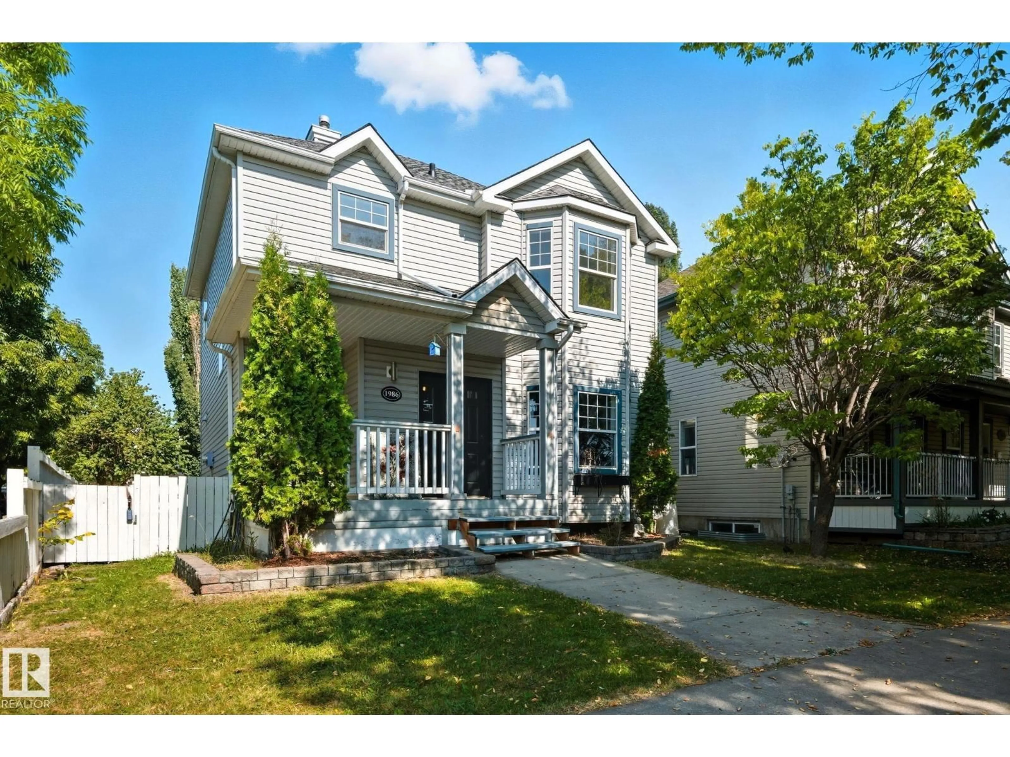Home with vinyl exterior material, street for 1986 TOMLINSON GR, Edmonton Alberta T6R2S5
