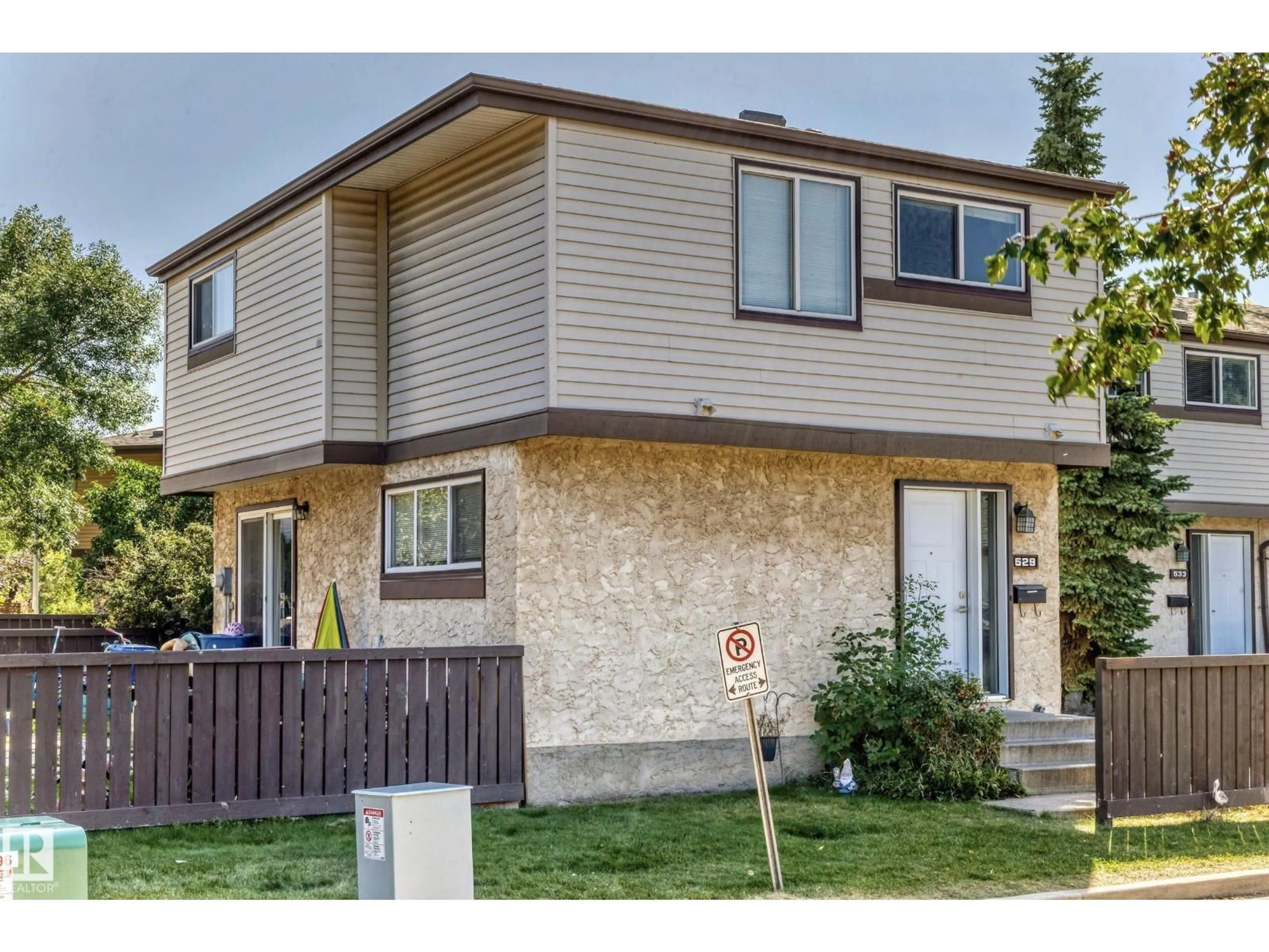 Home with vinyl exterior material, street for 529 KNOTTWOOD RD, Edmonton Alberta T6K2V6