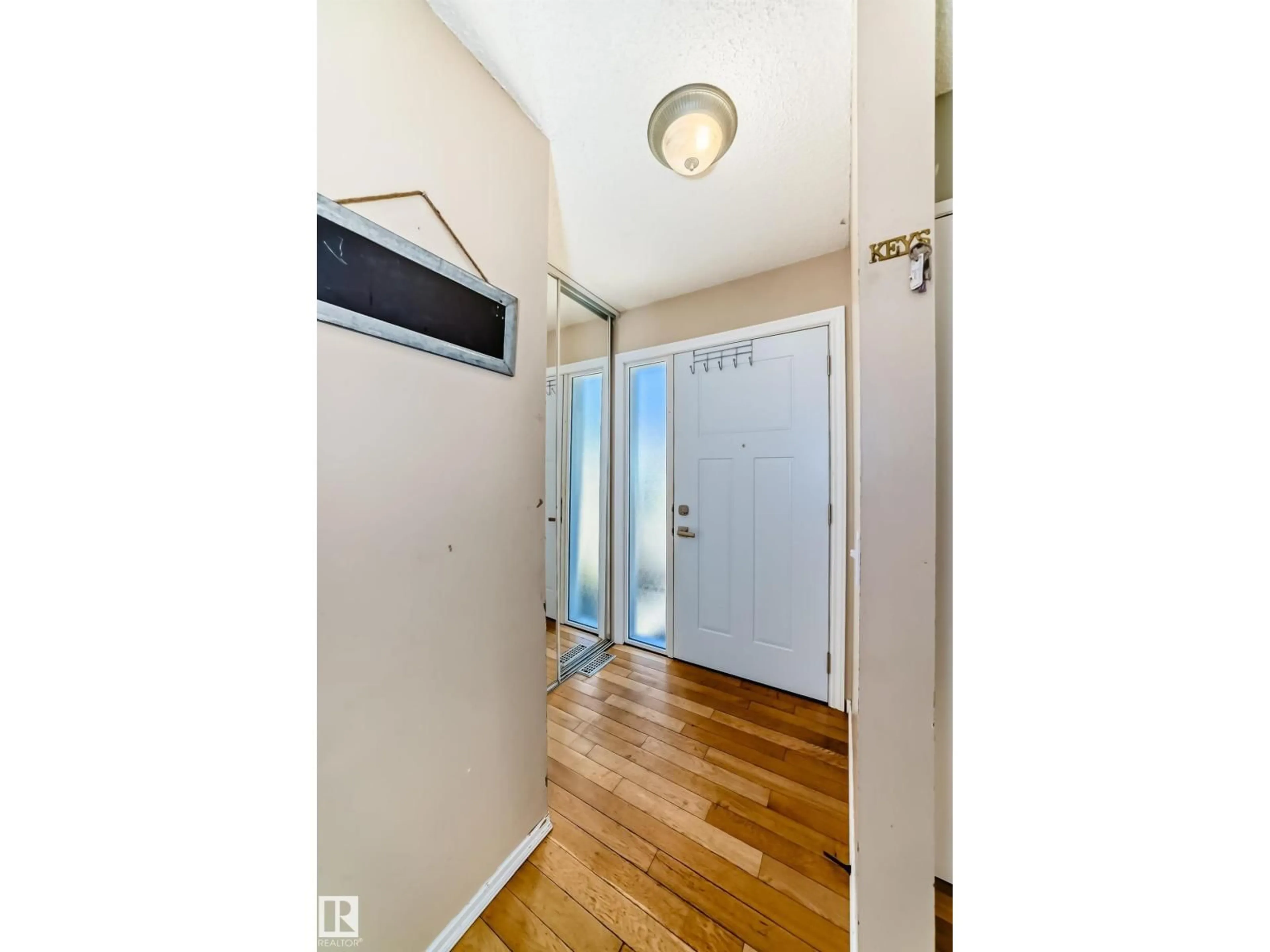Indoor entryway for 529 KNOTTWOOD RD, Edmonton Alberta T6K2V6