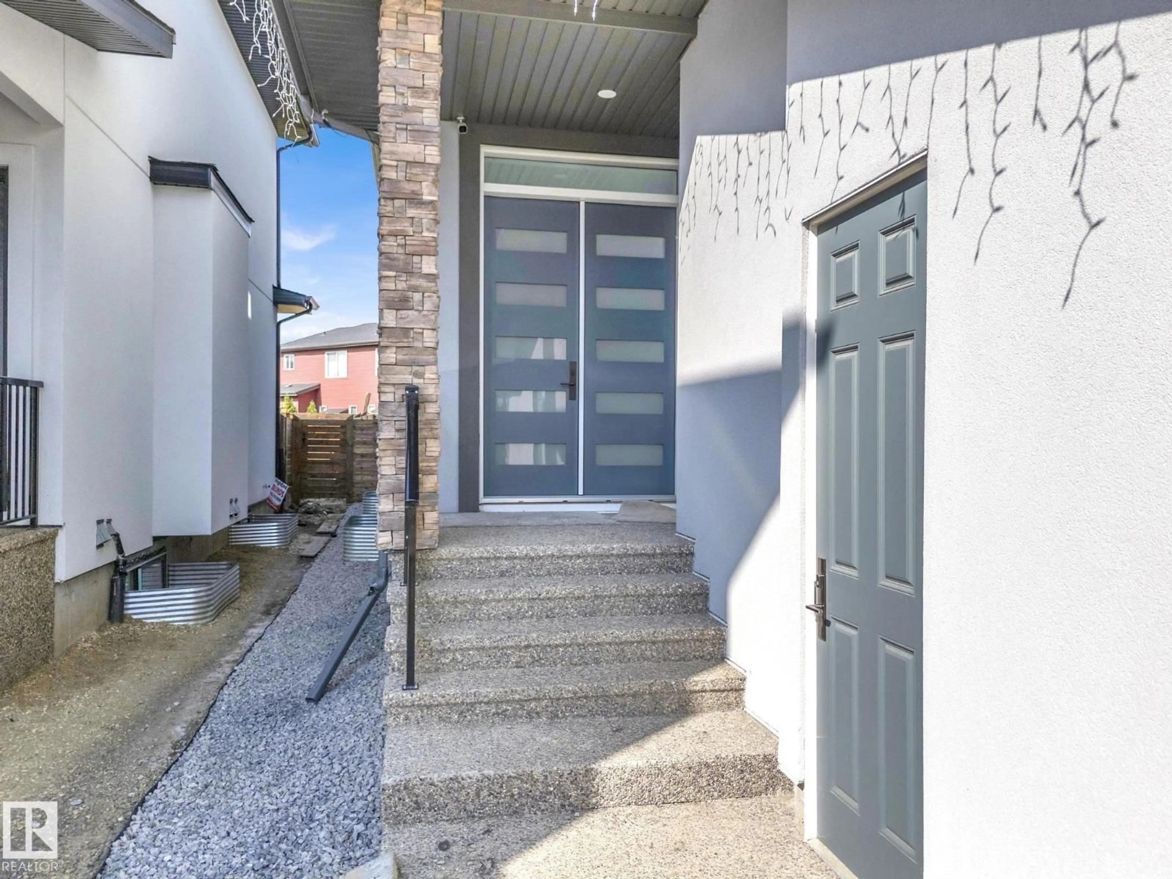 Indoor entryway for 3118 KOSTASH GR, Edmonton Alberta T6W4K3