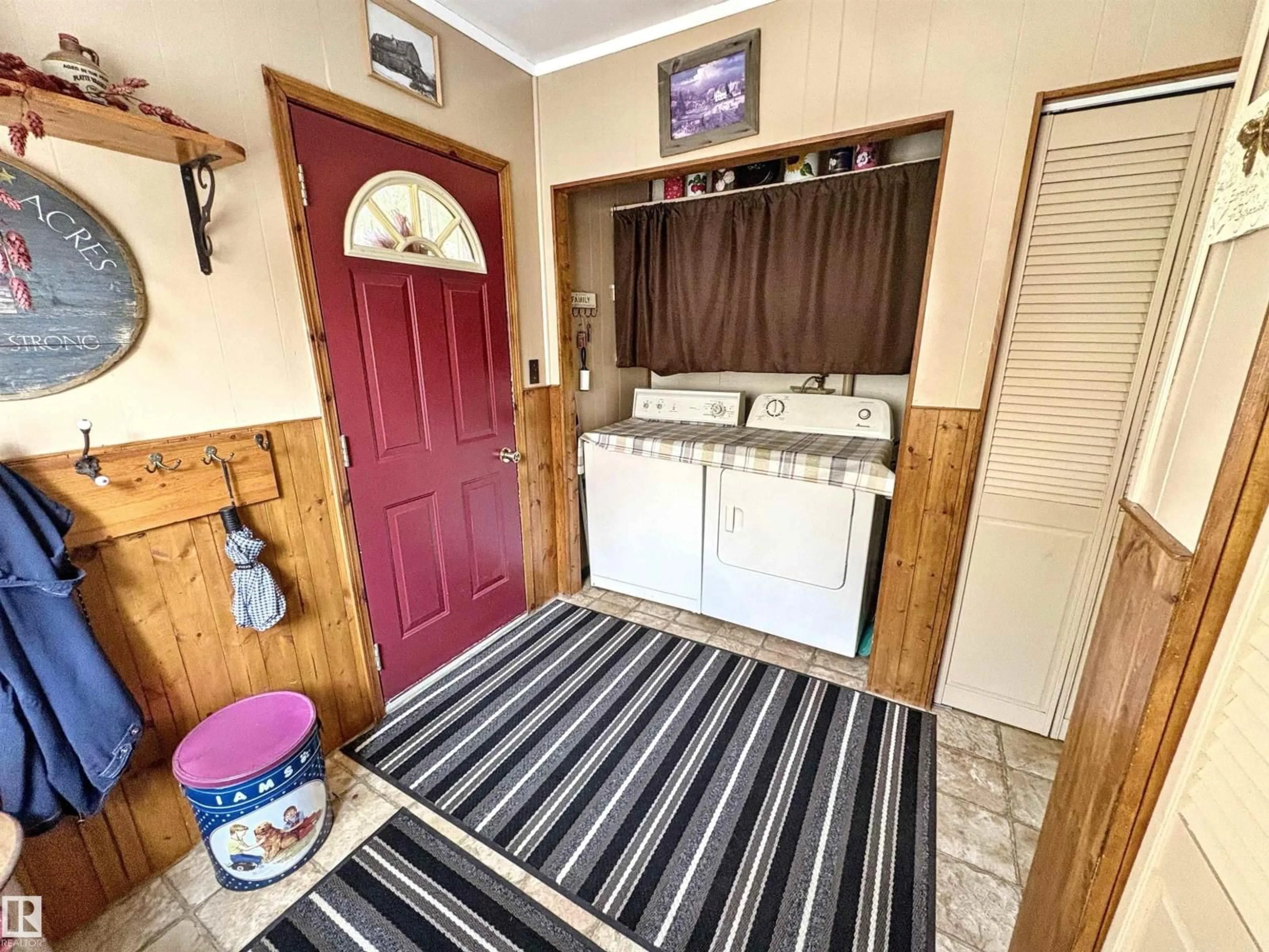 Indoor entryway for 63428 RGE RD 455, Rural Bonnyville M.D. Alberta T9N2J6
