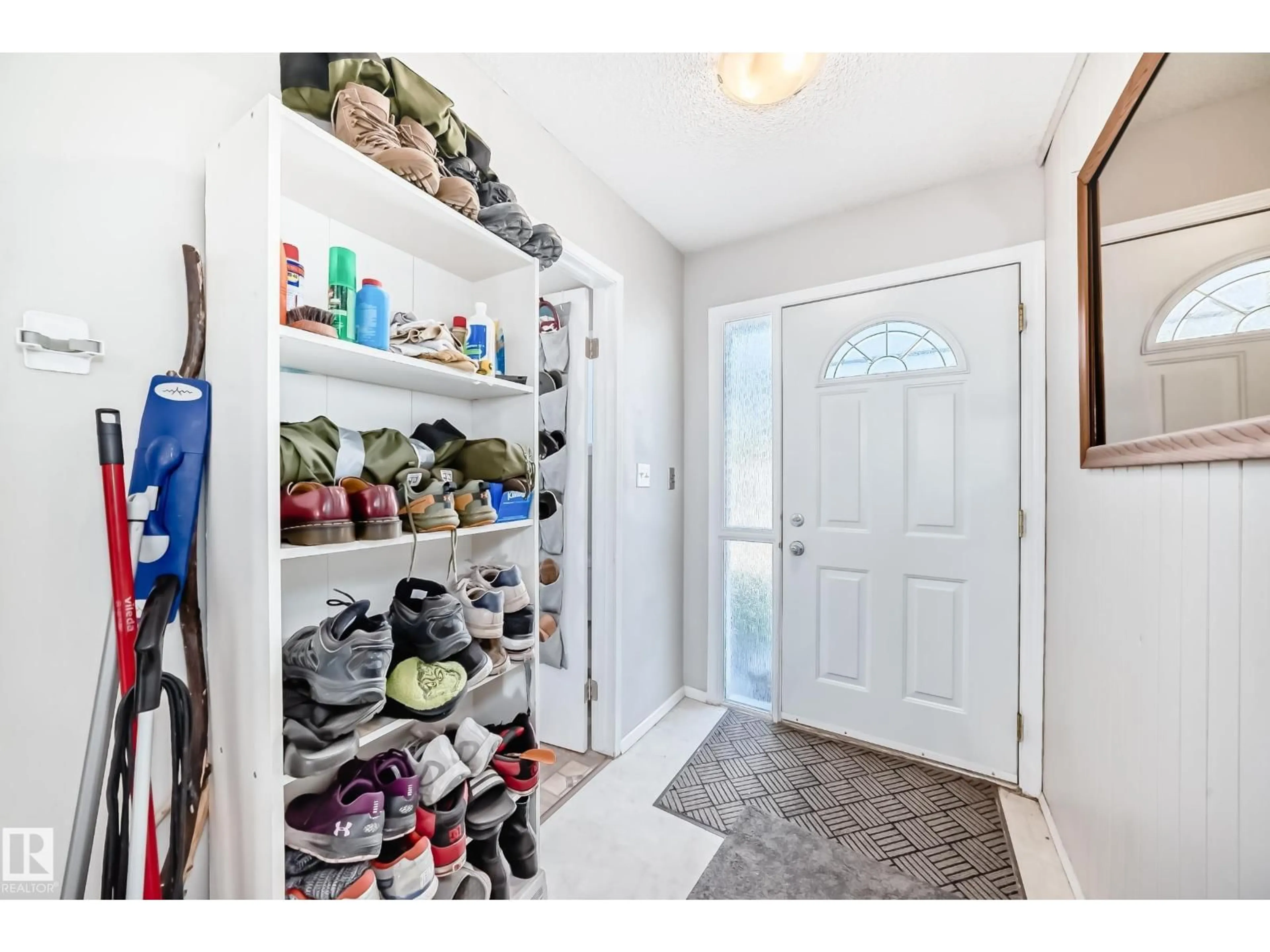 Indoor entryway for 17005 100 ST, Edmonton Alberta T5X4R8