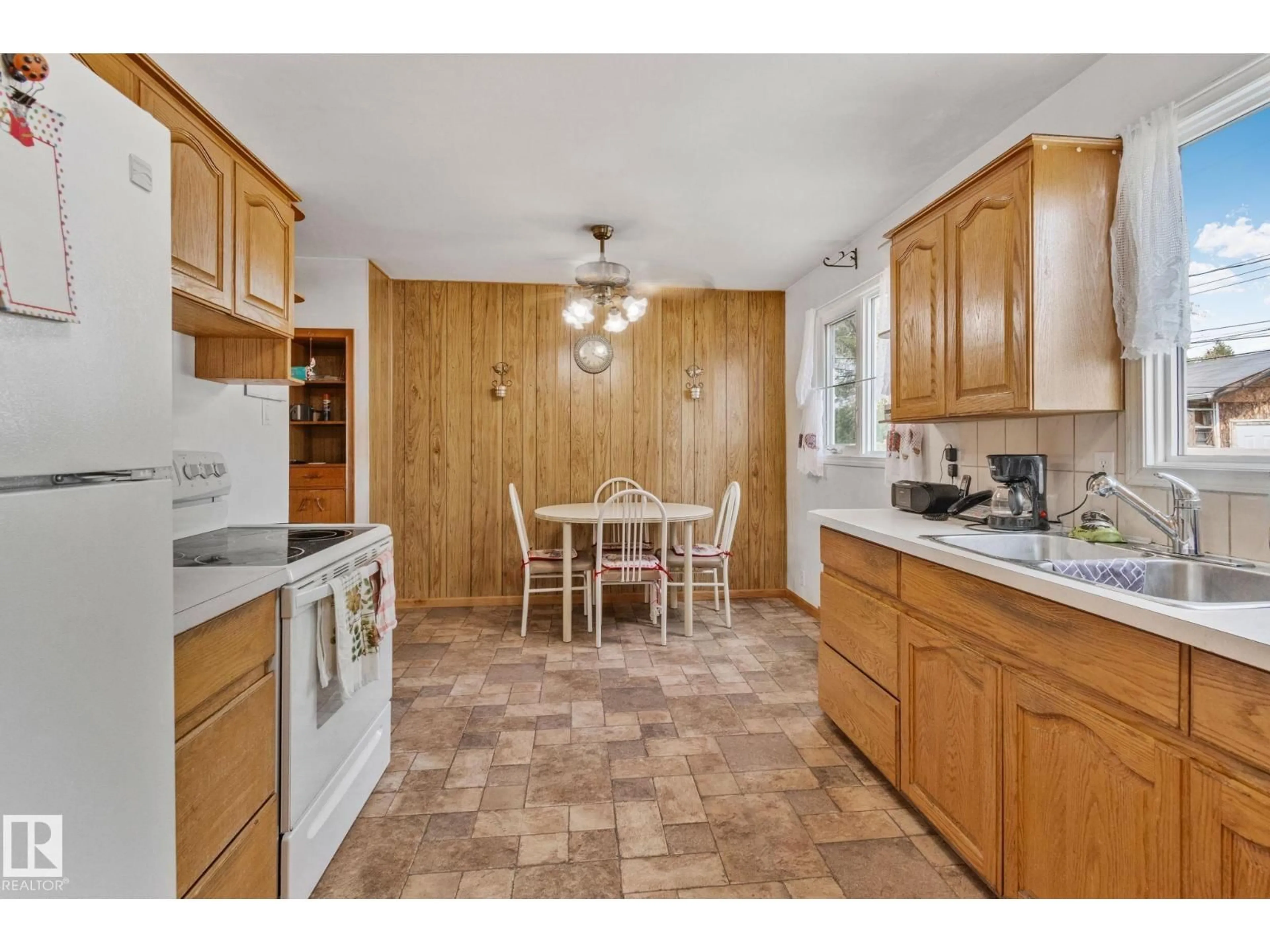 Standard kitchen, ceramic/tile floor for 10328 LAUDER AV, Edmonton Alberta T5E5P6