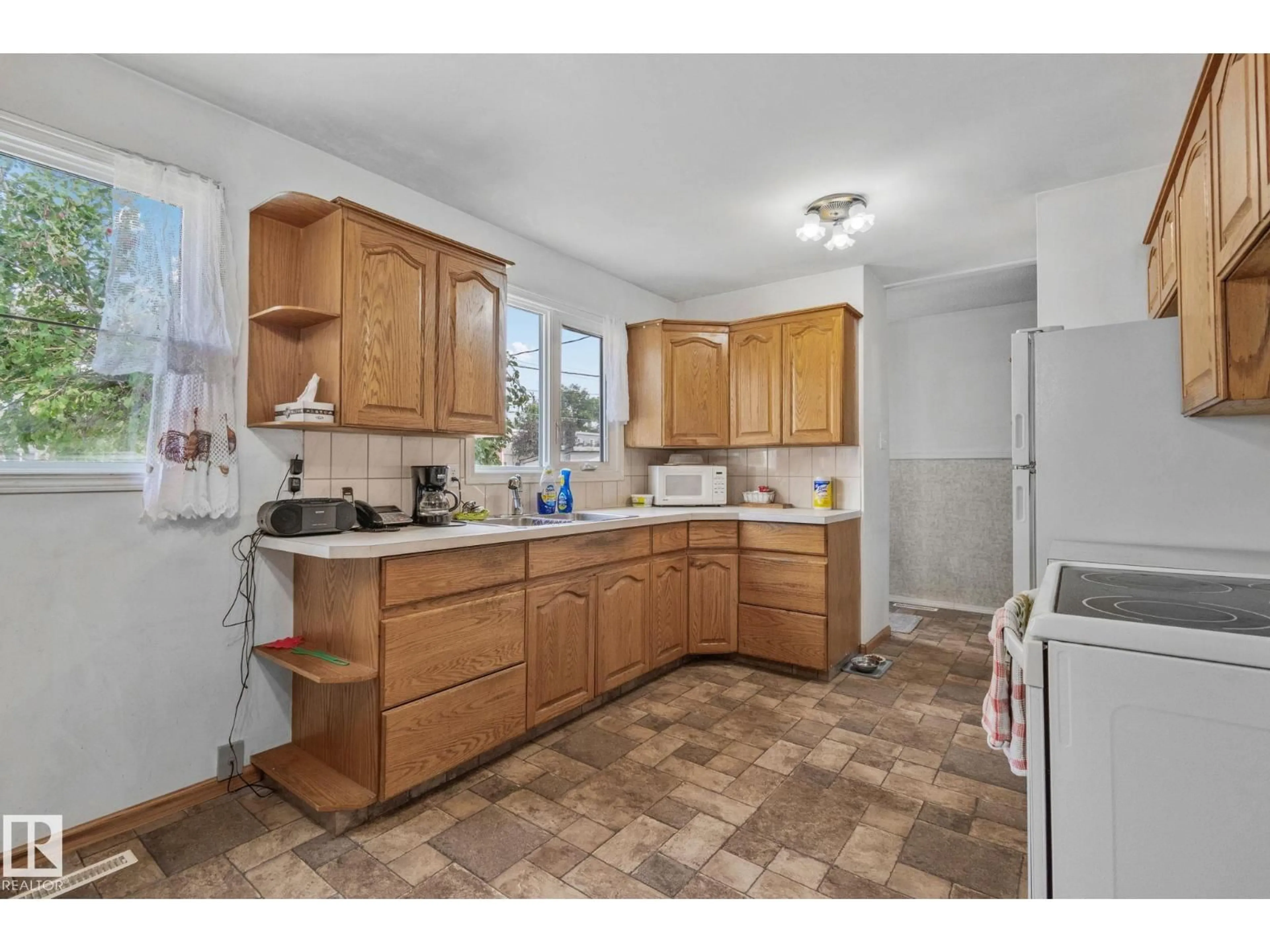 Standard kitchen, ceramic/tile floor for 10328 LAUDER AV, Edmonton Alberta T5E5P6