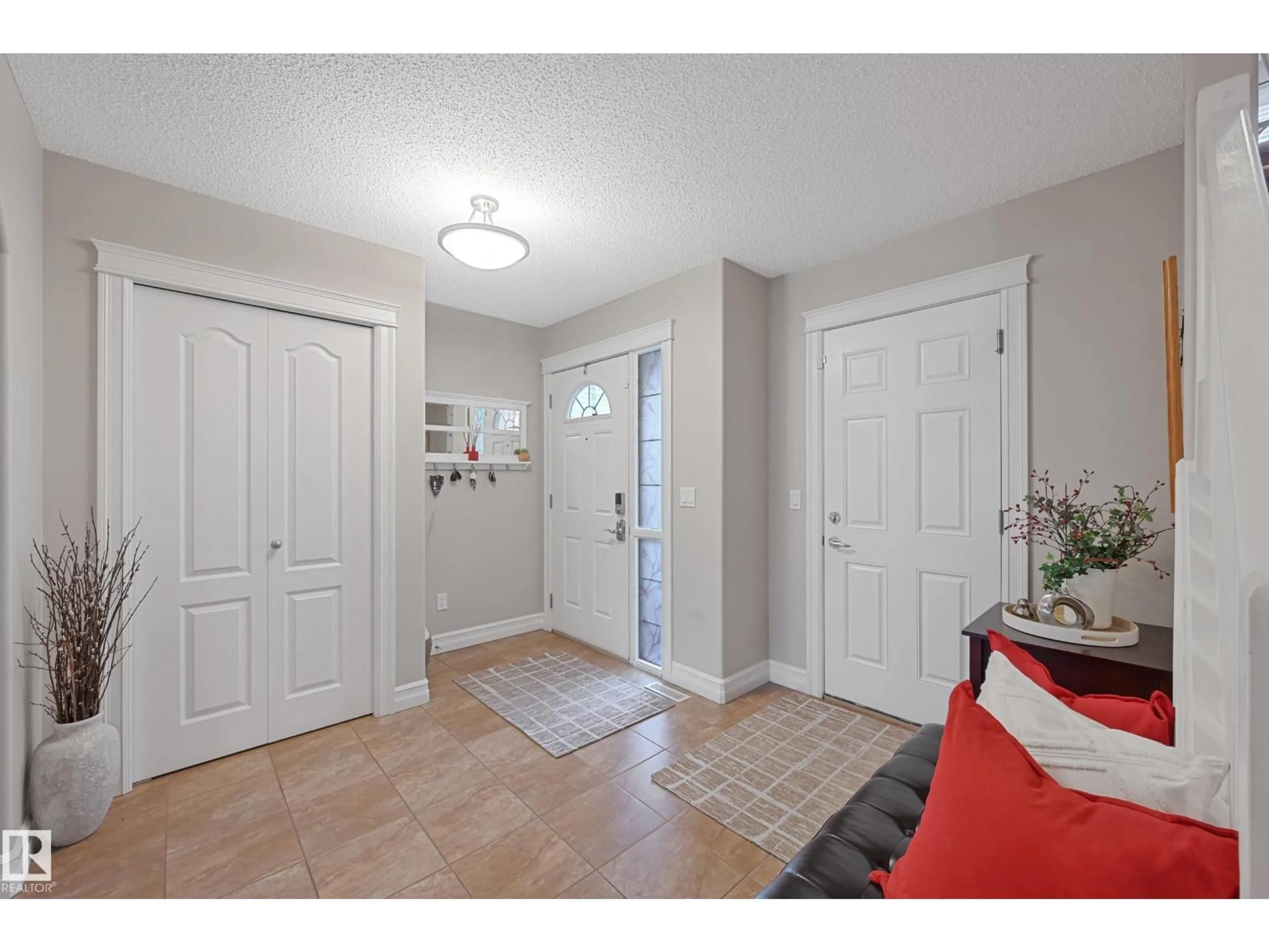 Indoor entryway for 7 SPRING GROVE CR, Spruce Grove Alberta T7X0E7