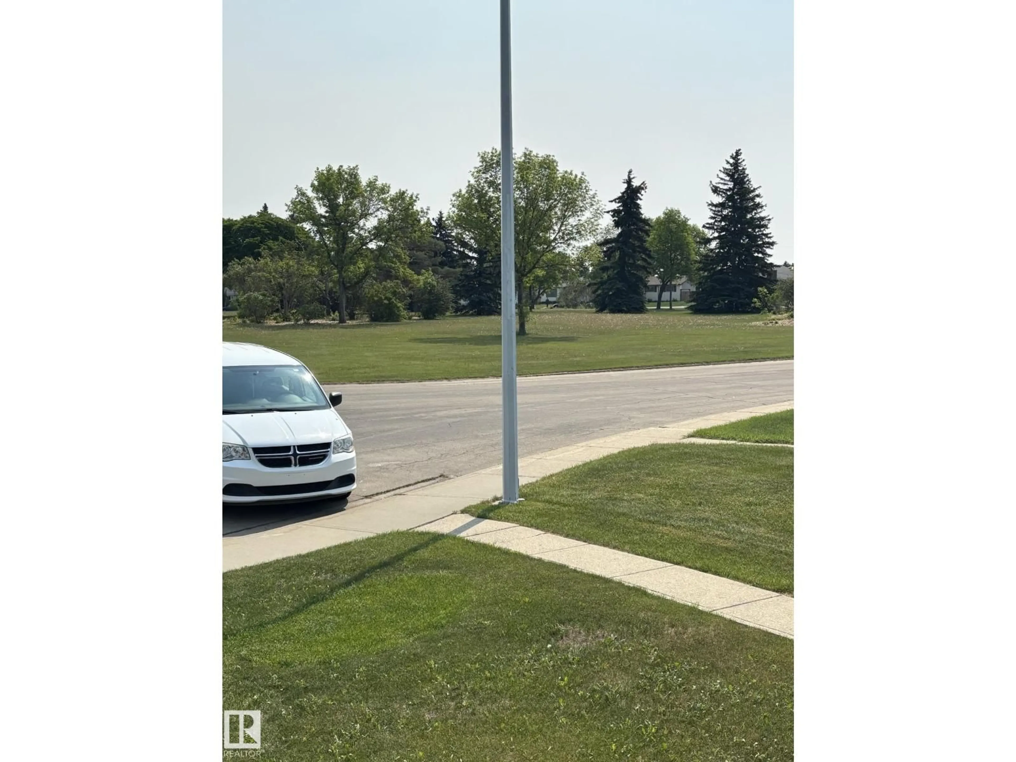 Parking for NW - 14220 57 ST, Edmonton Alberta T5A1M7