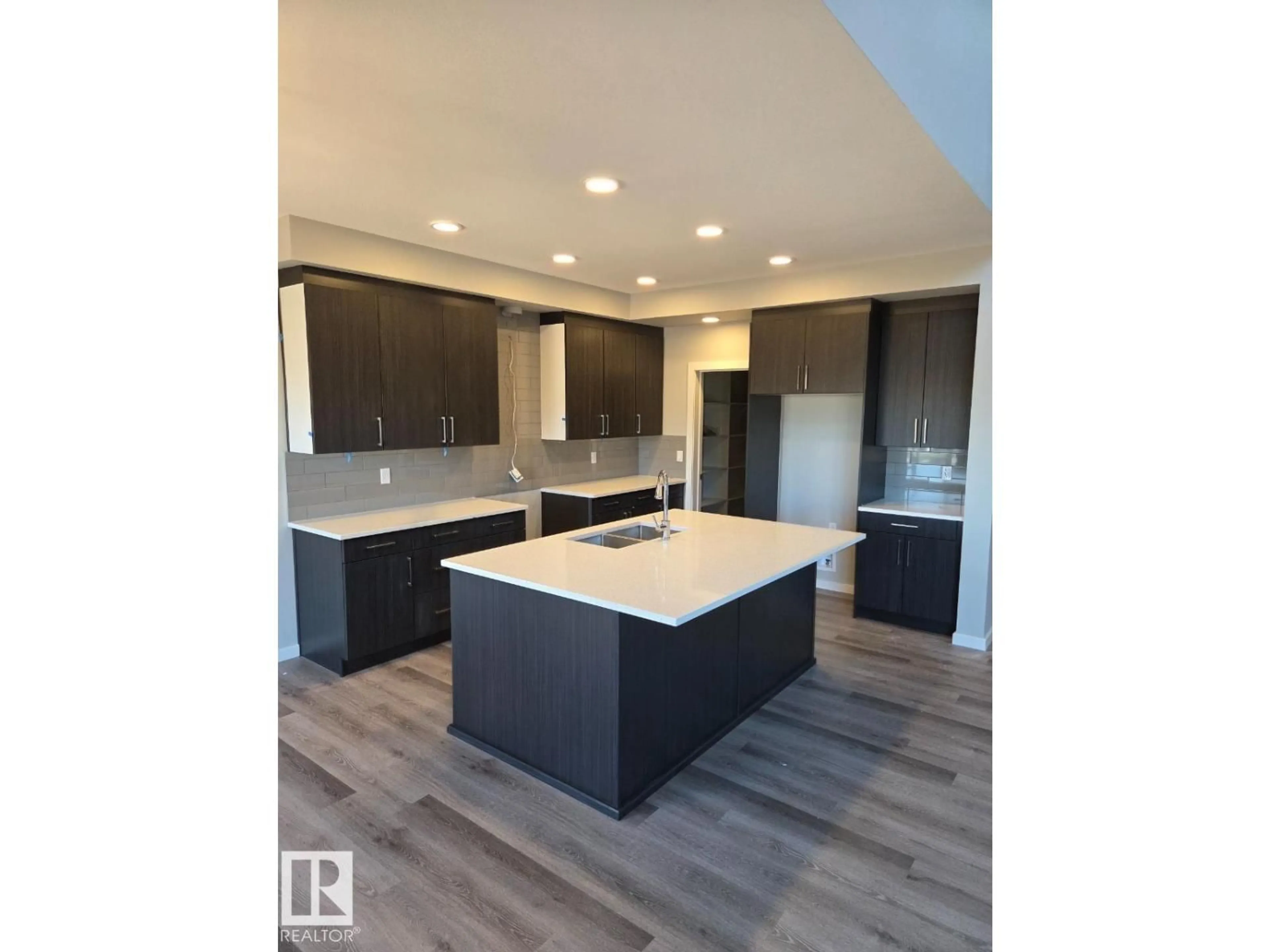 Open concept kitchen, unknown for 81 CATRIA PT, Sherwood Park Alberta T8H2B8