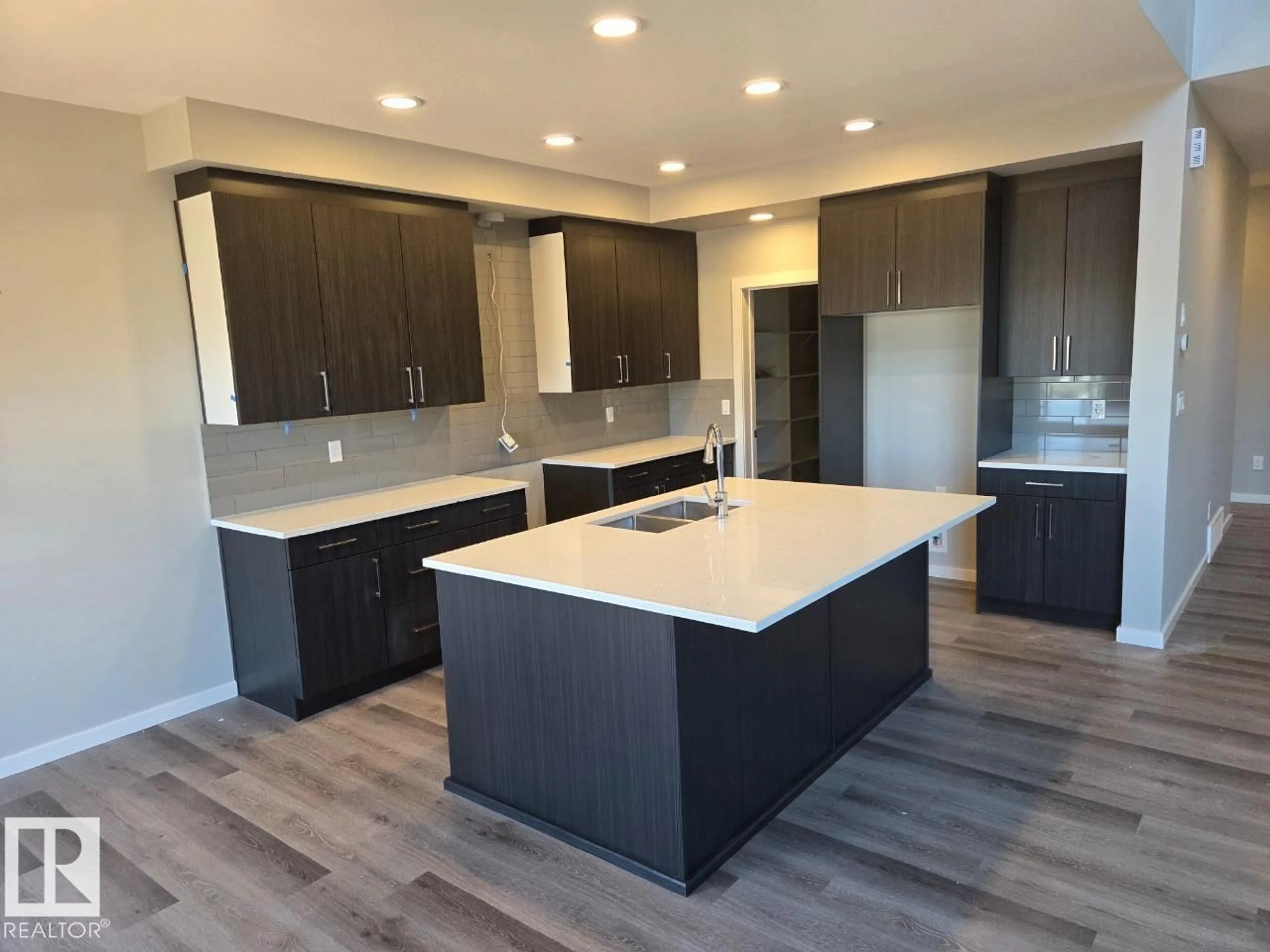 Open concept kitchen, unknown for 81 CATRIA PT, Sherwood Park Alberta T8H2B8