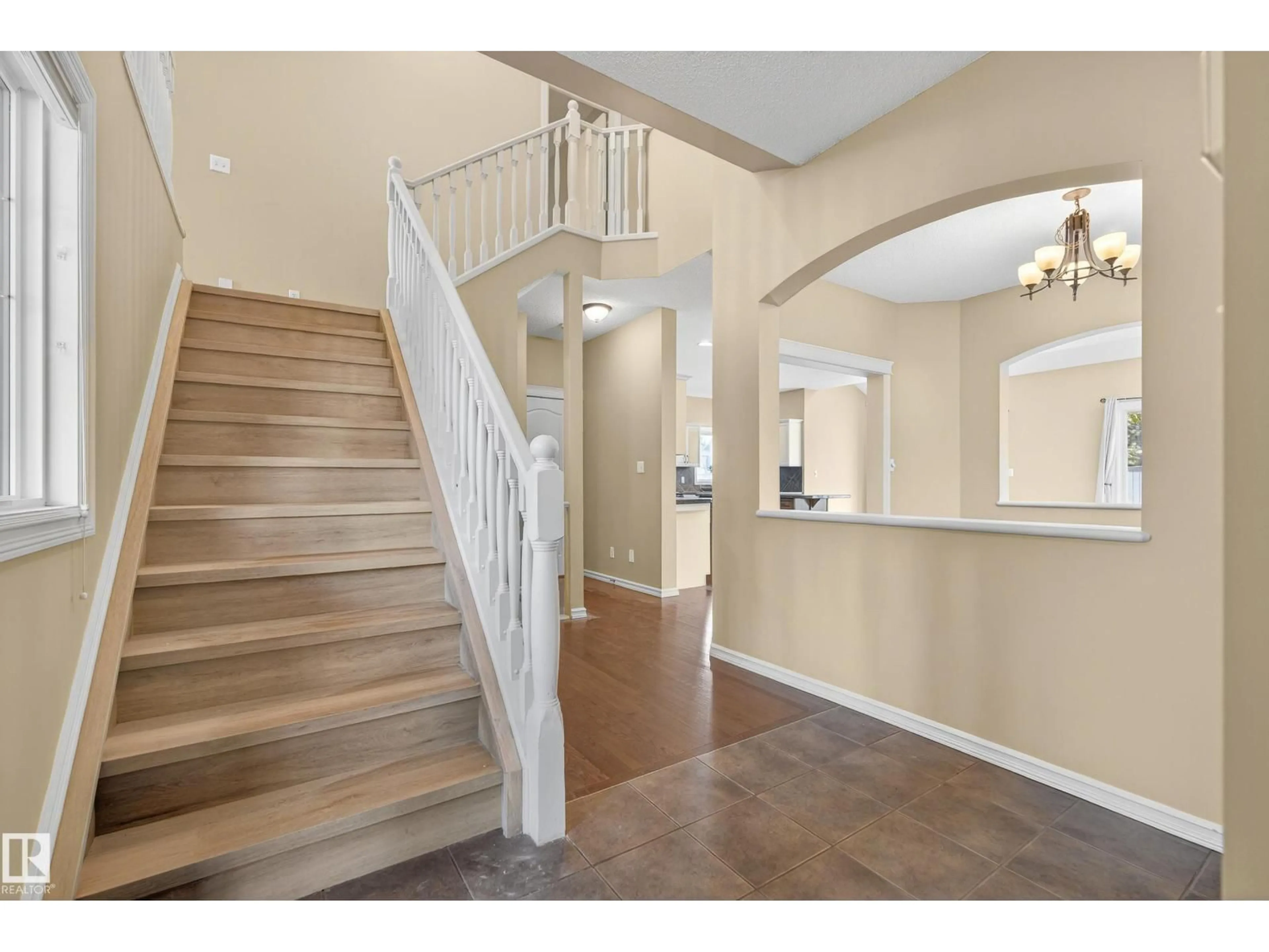 Indoor entryway for SW - 1212 82 ST, Edmonton Alberta T6X1E5