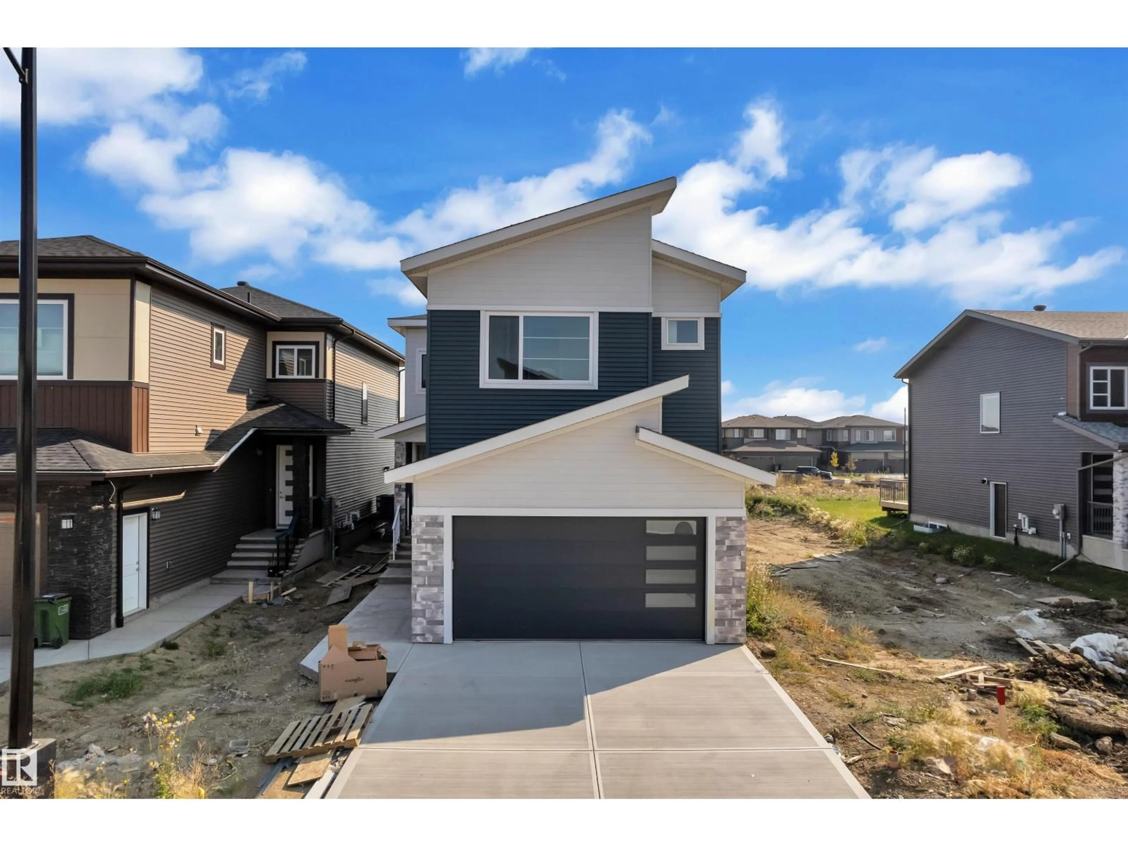 A pic from outside/outdoor area/front of a property/back of a property/a pic from drone, street for 8913 MAYDAY WY, Edmonton Alberta T6X3E6
