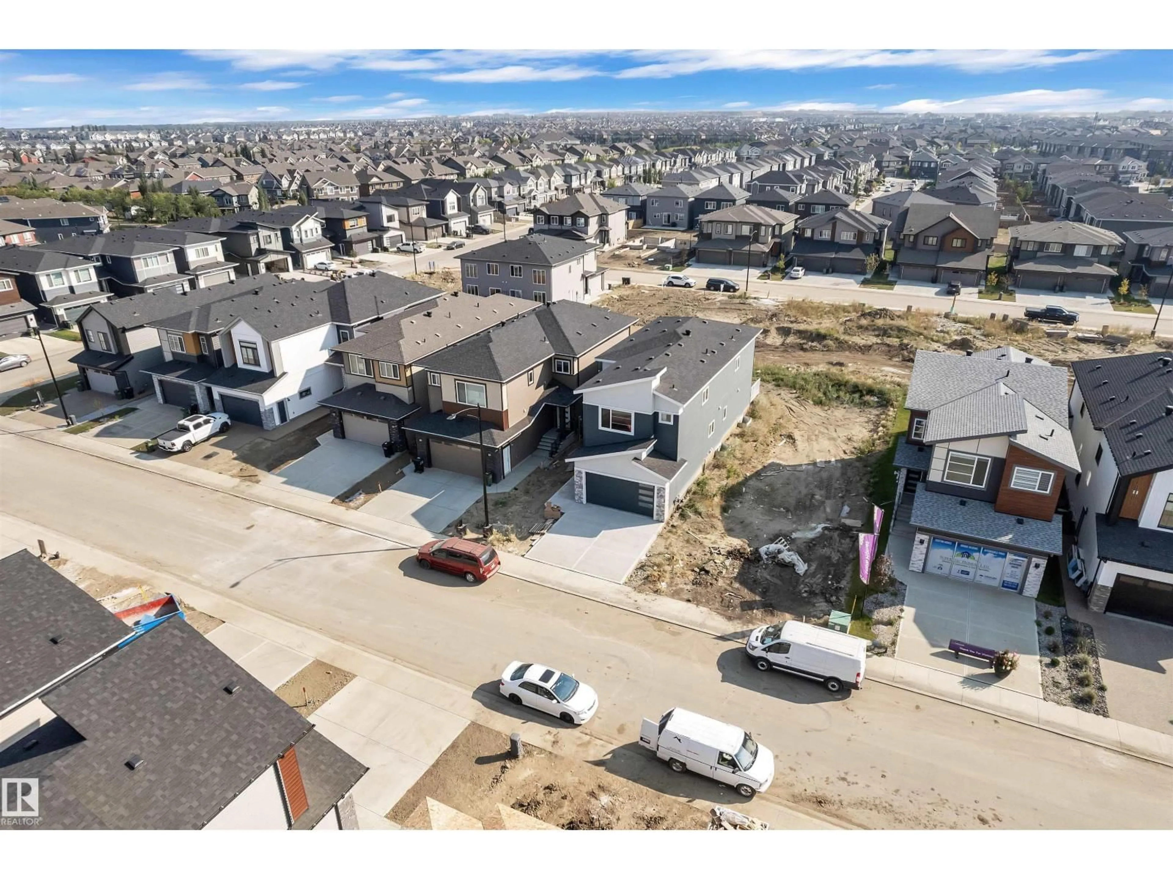 A pic from outside/outdoor area/front of a property/back of a property/a pic from drone, street for 8913 MAYDAY WY, Edmonton Alberta T6X3E6