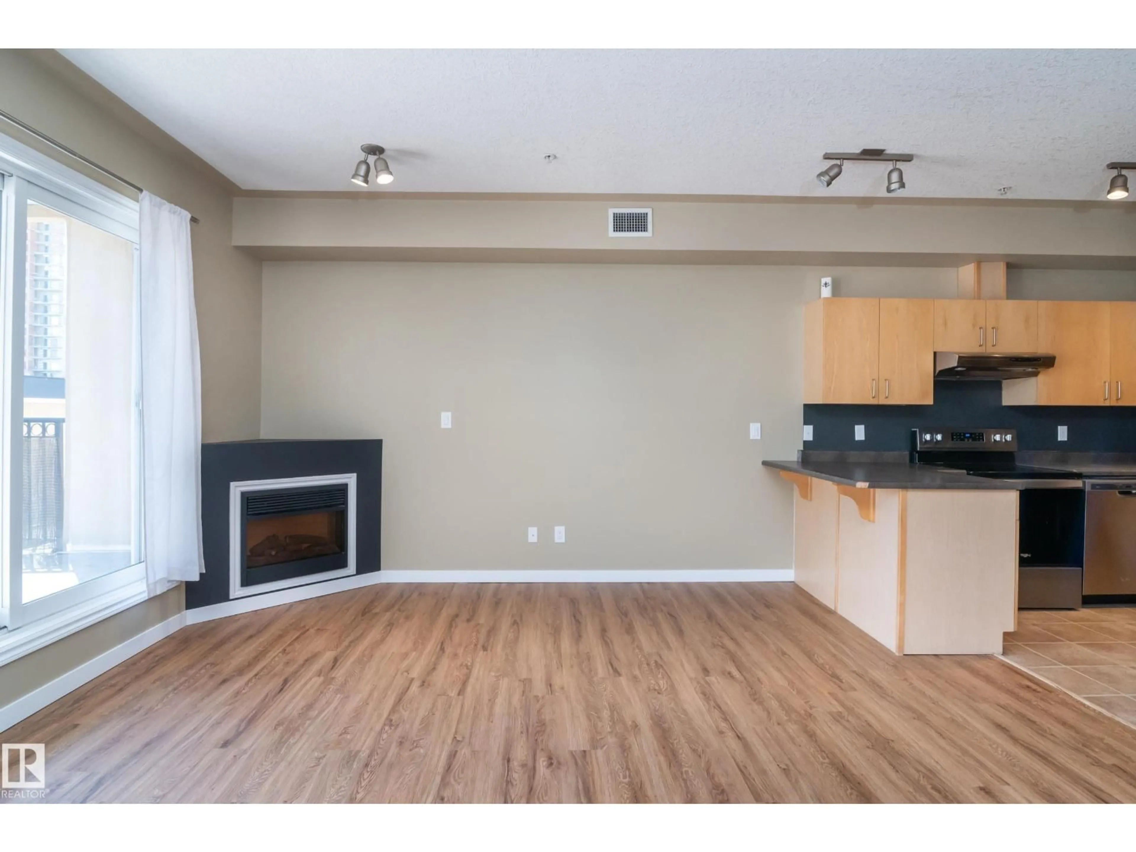 Unknown for 201 - 10606 102 AV NW, Edmonton Alberta T5J5E9