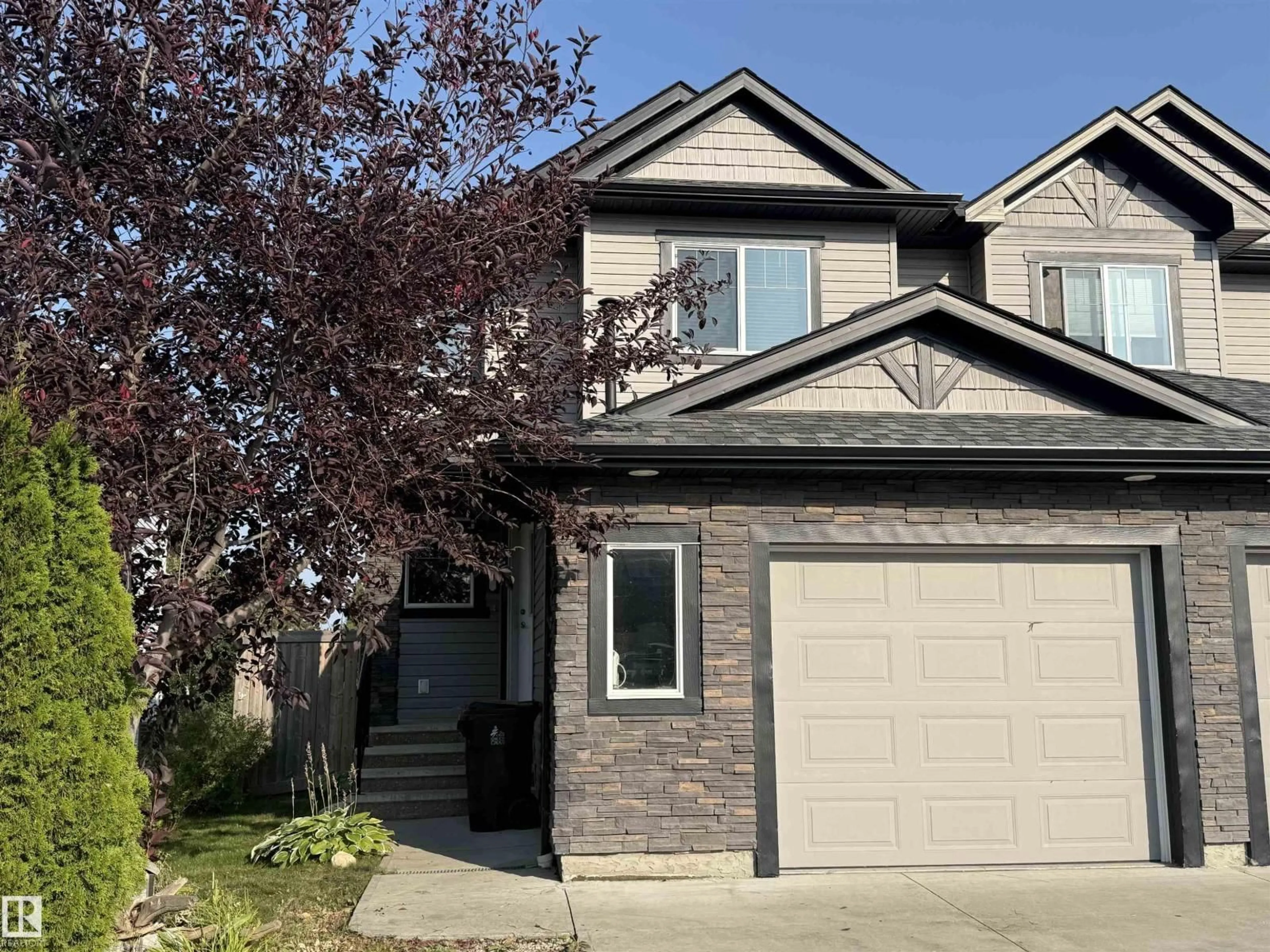 Home with vinyl exterior material, street for 44 AUSTIN, Spruce Grove Alberta T7X4R5