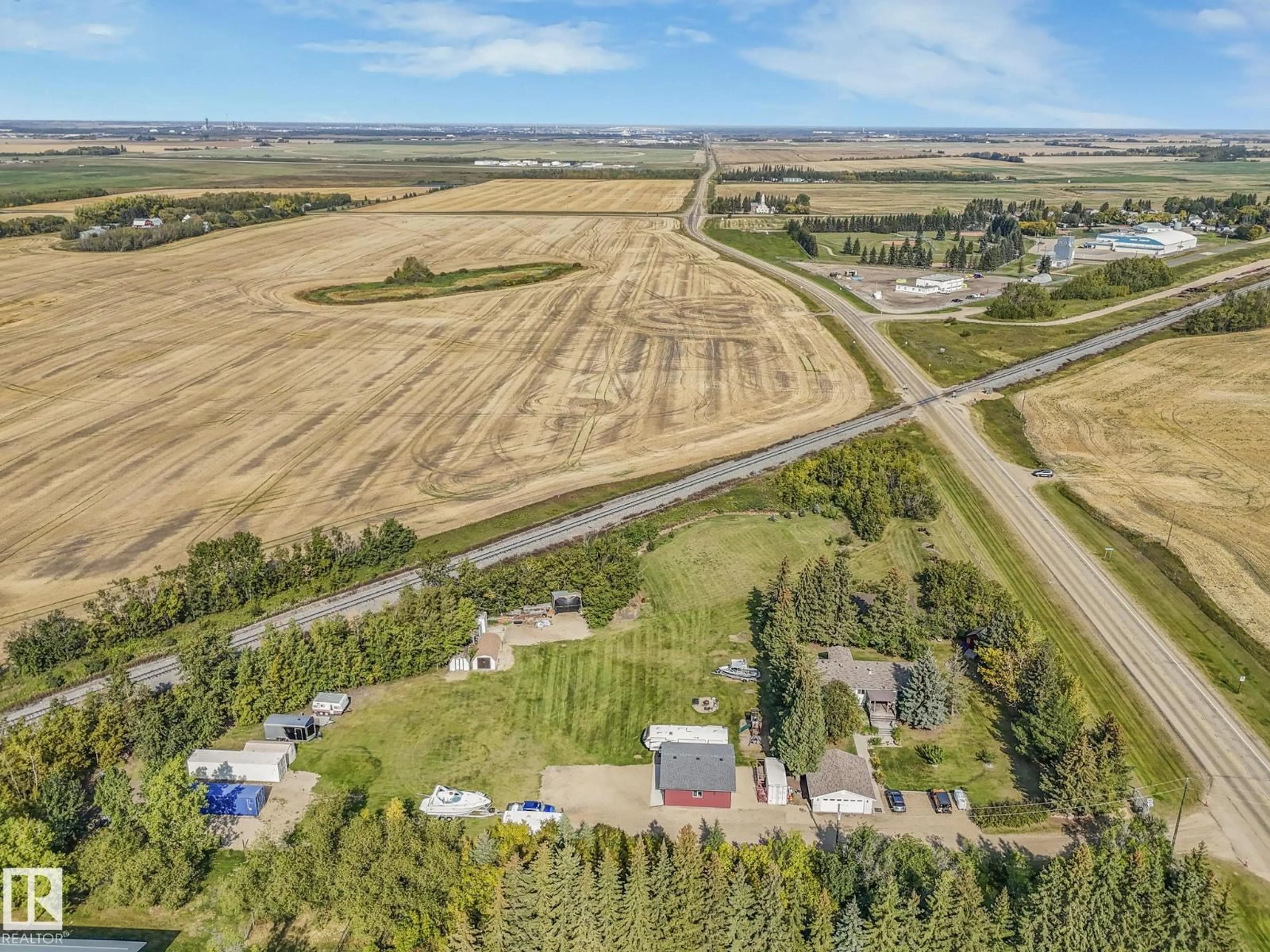A pic from outside/outdoor area/front of a property/back of a property/a pic from drone, unknown for 54534 RGE RD 215, Rural Strathcona County Alberta T8L4B9