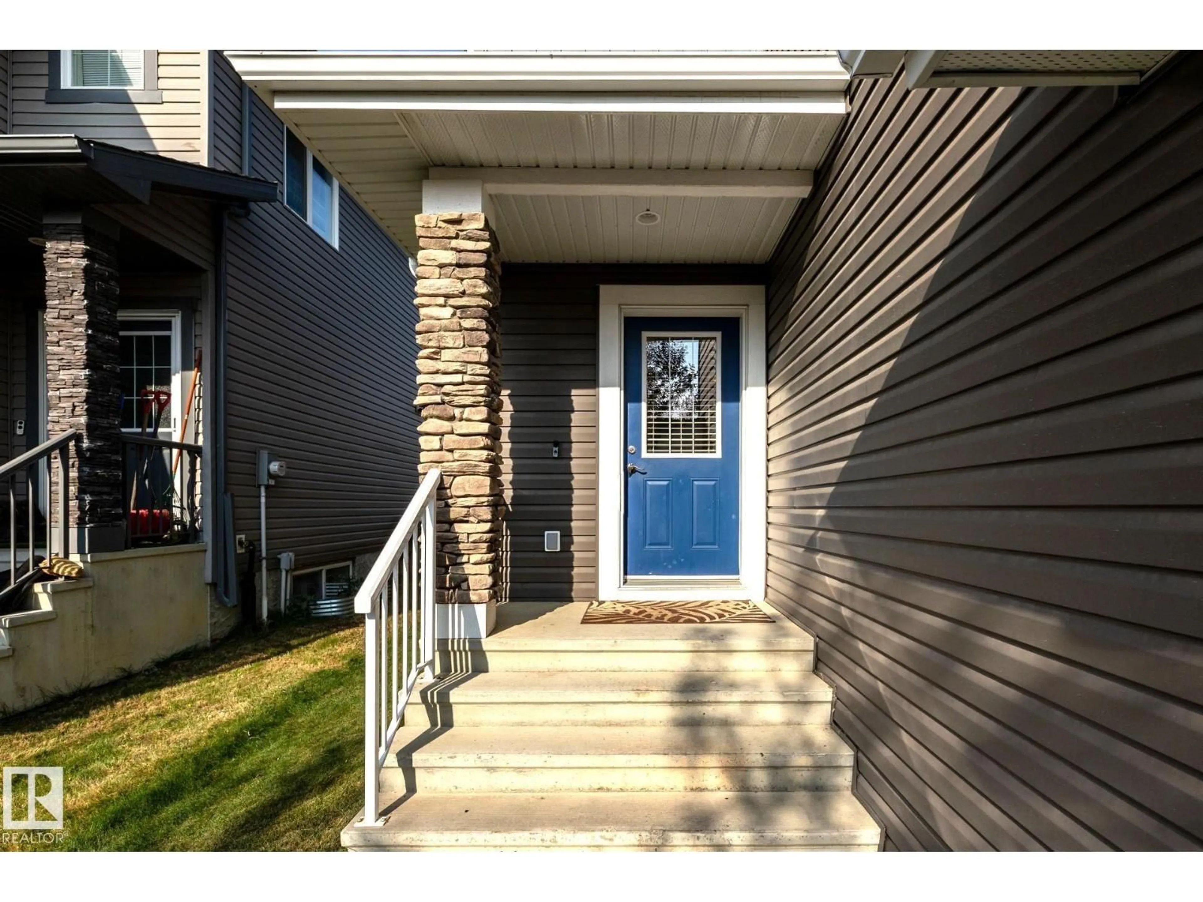 Indoor entryway for 3010 HARVEY CR, Edmonton Alberta T6M0N2