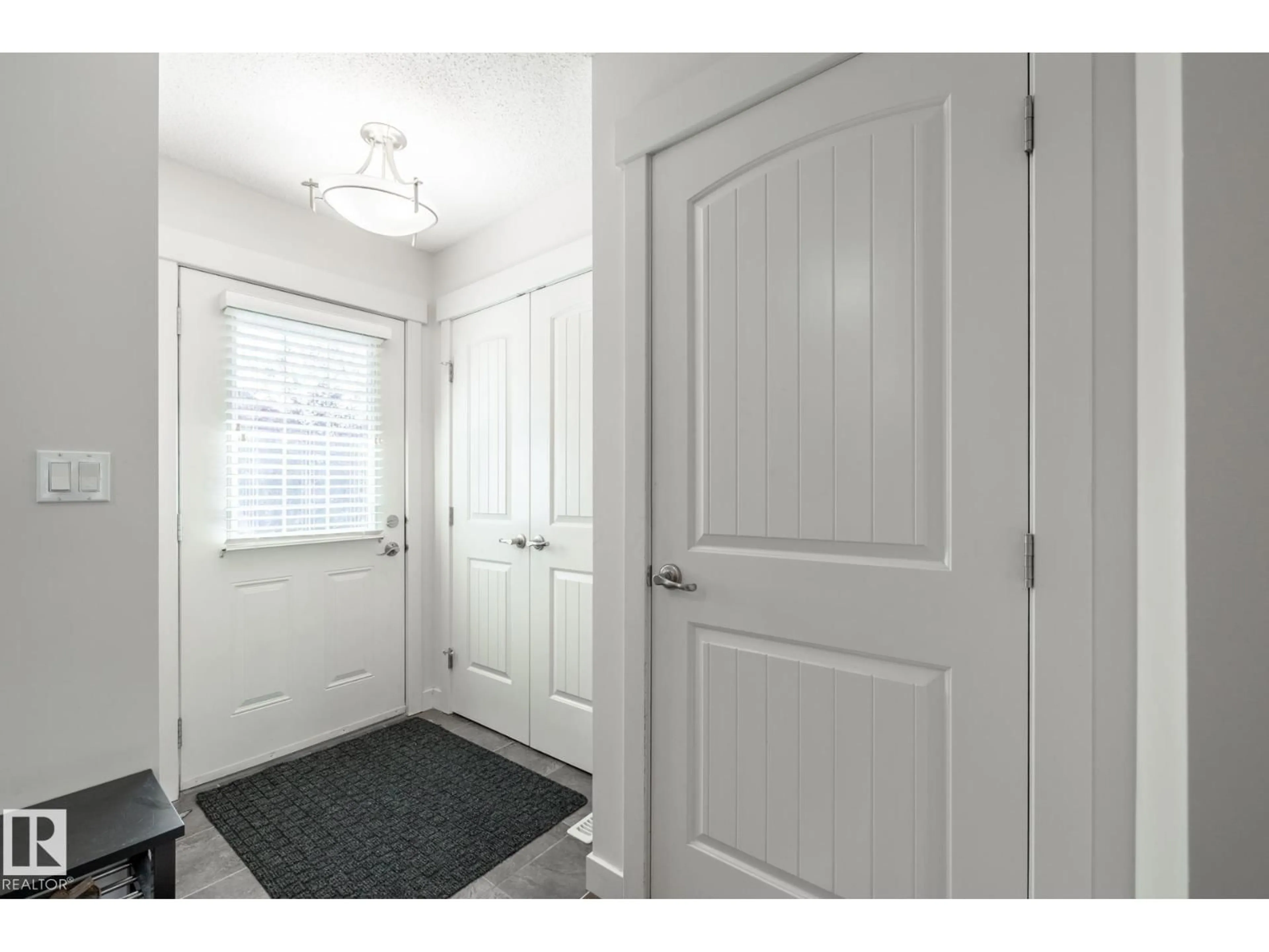 Indoor entryway for 3010 HARVEY CR, Edmonton Alberta T6M0N2
