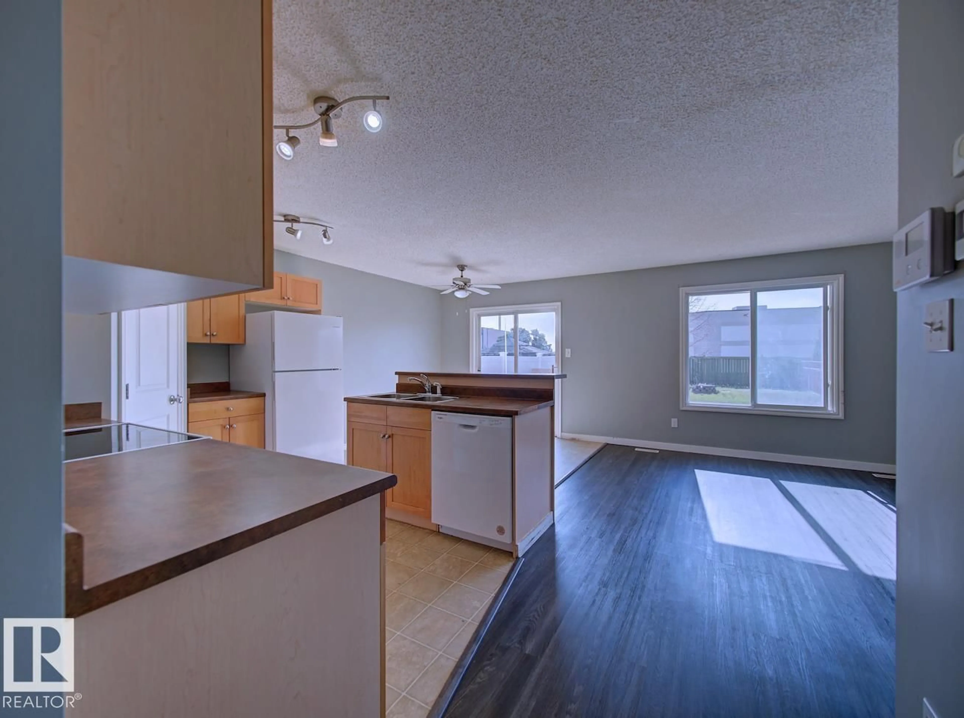 Open concept kitchen, unknown for 147 WESTWOOD LN, Fort Saskatchewan Alberta T0B4N8