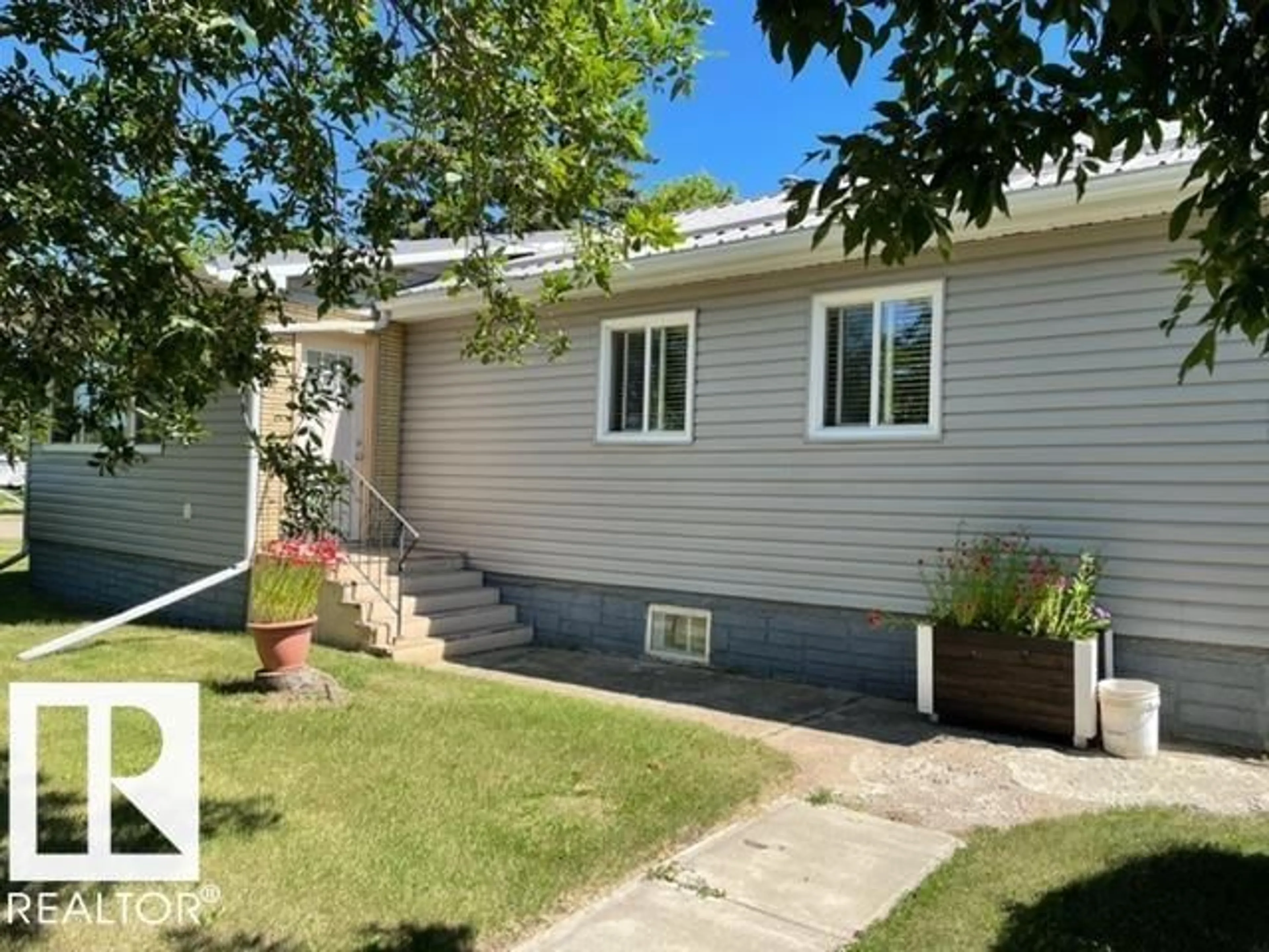 Home with vinyl exterior material, street for 5417 51 AV, Lamont Alberta T0B2R0