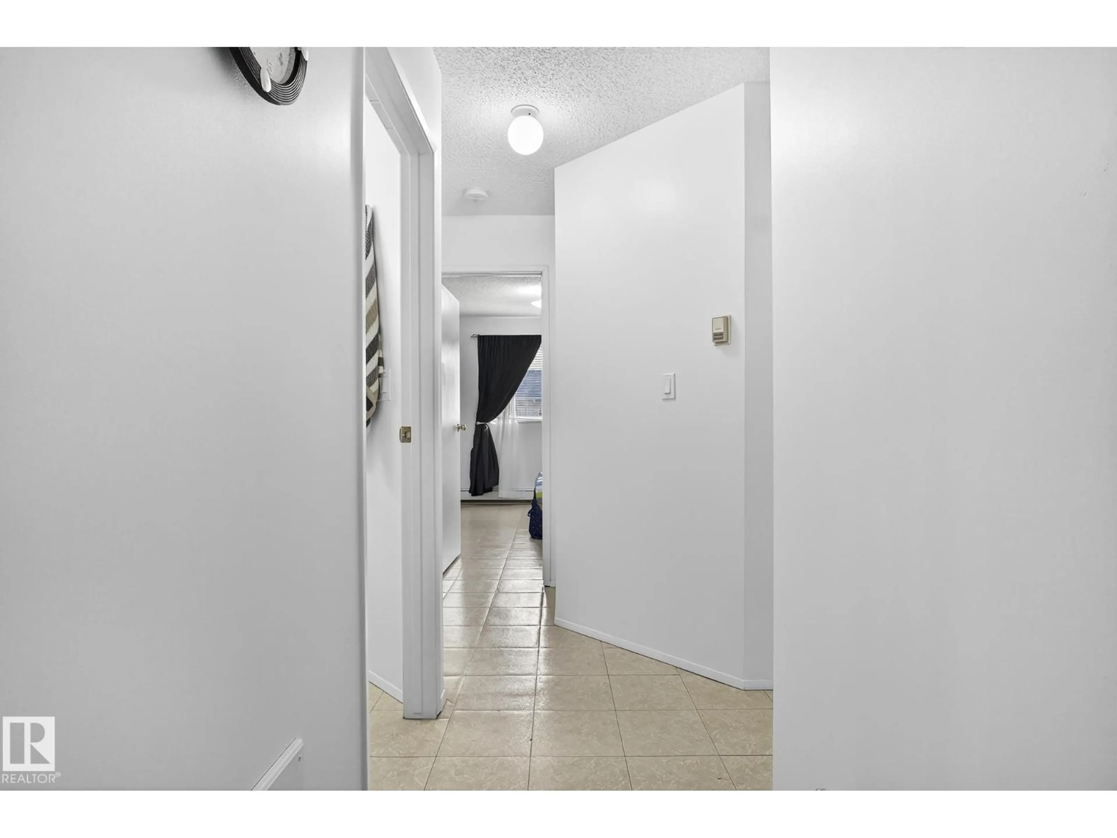 Indoor entryway for #414 - 4220 139 AV, Edmonton Alberta T5Y2Y2