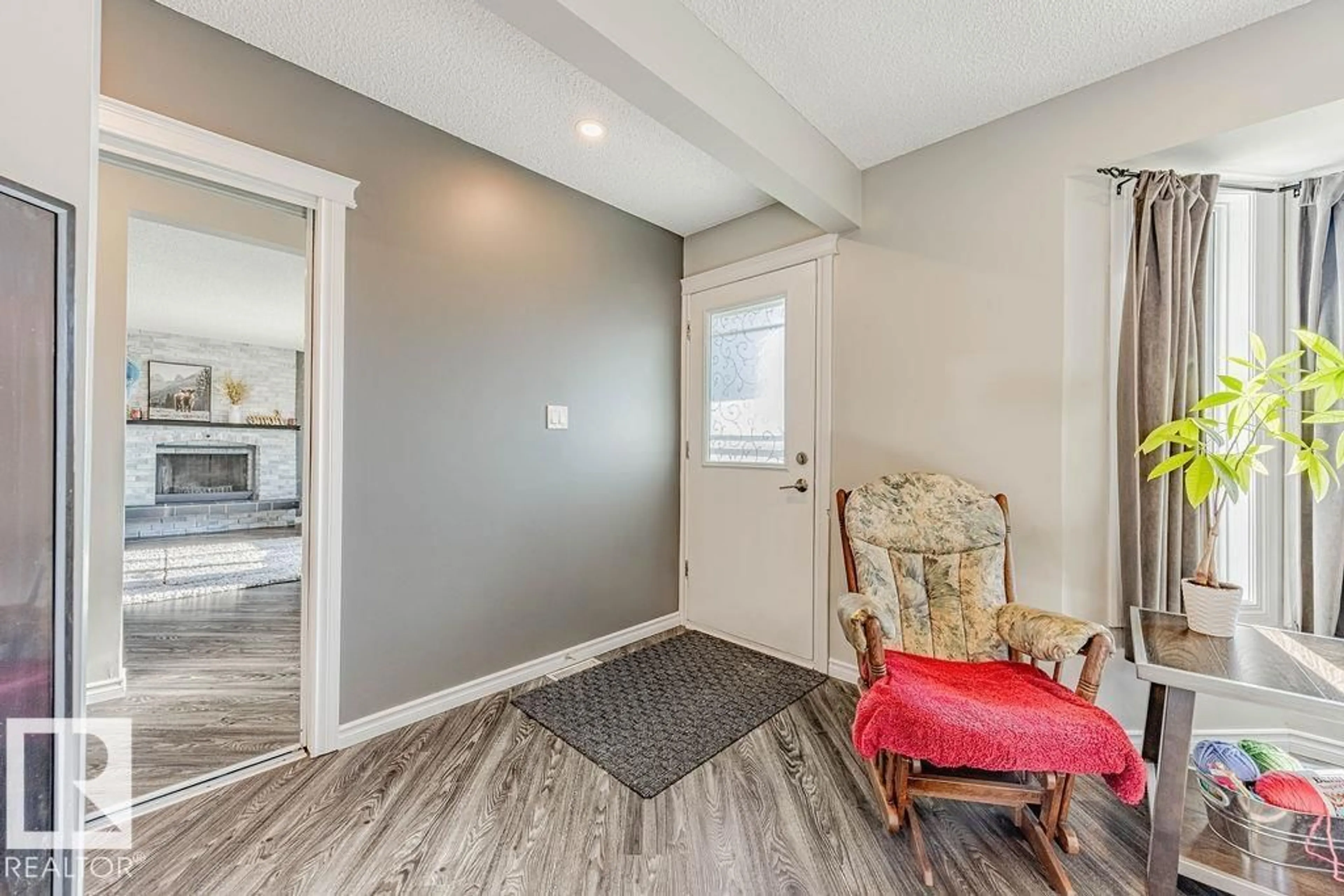 Indoor entryway for NW - 8542 10 AV, Edmonton Alberta T6K1X1