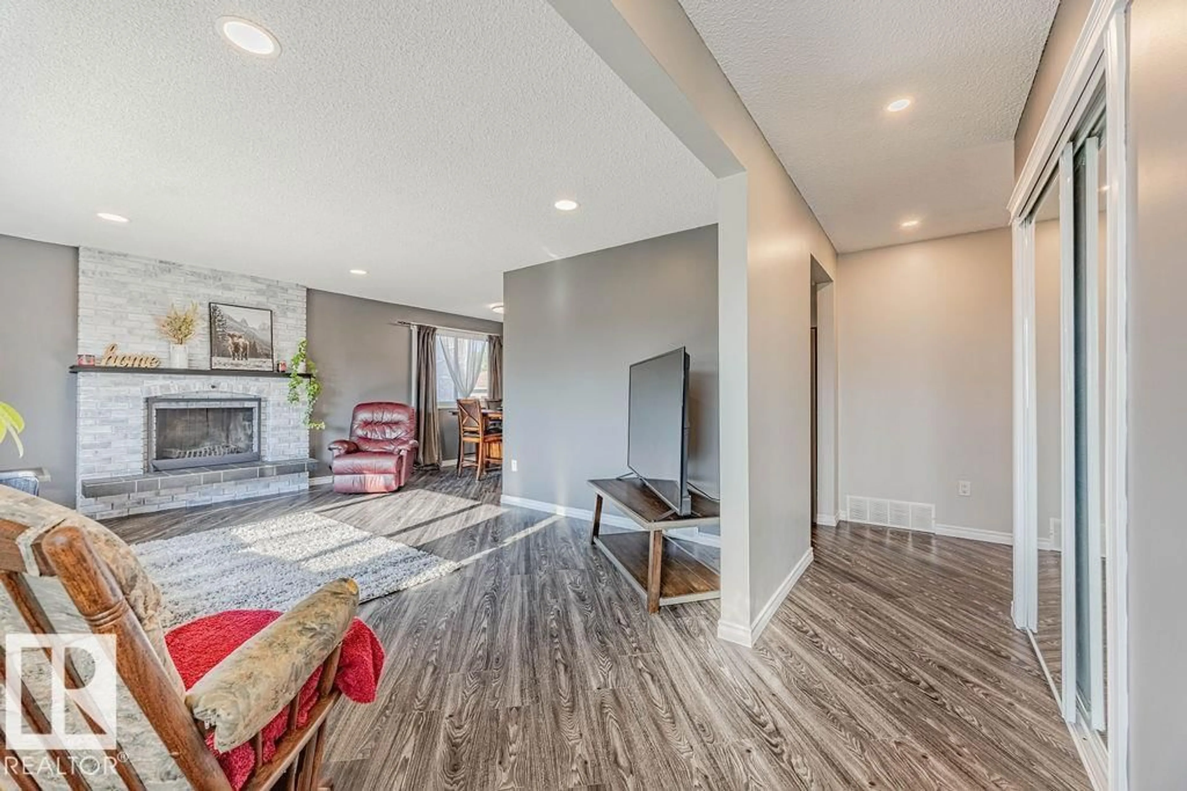 Unknown for NW - 8542 10 AV, Edmonton Alberta T6K1X1