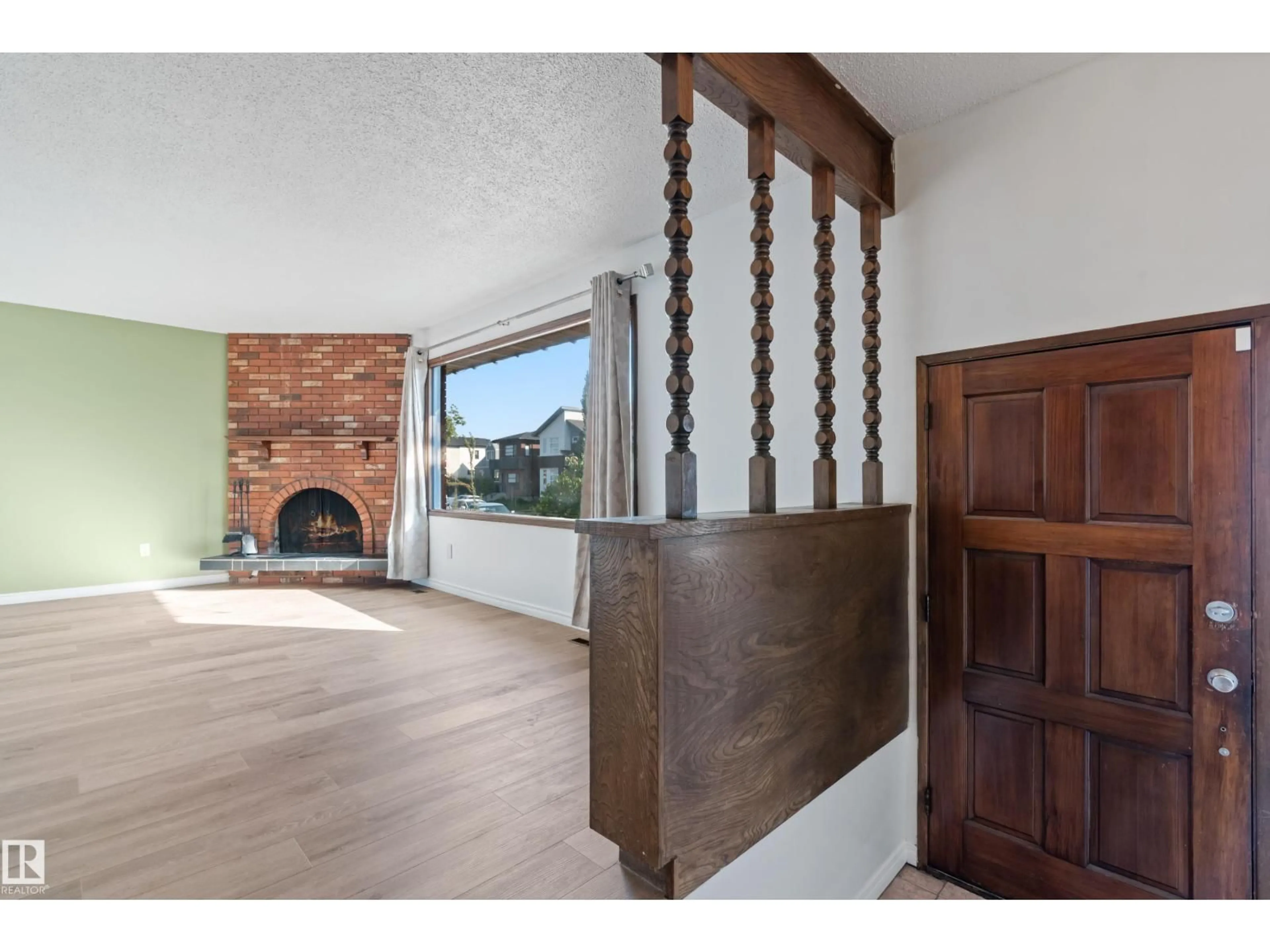 Indoor entryway for 9558 76 AV, Edmonton Alberta T6C0K2