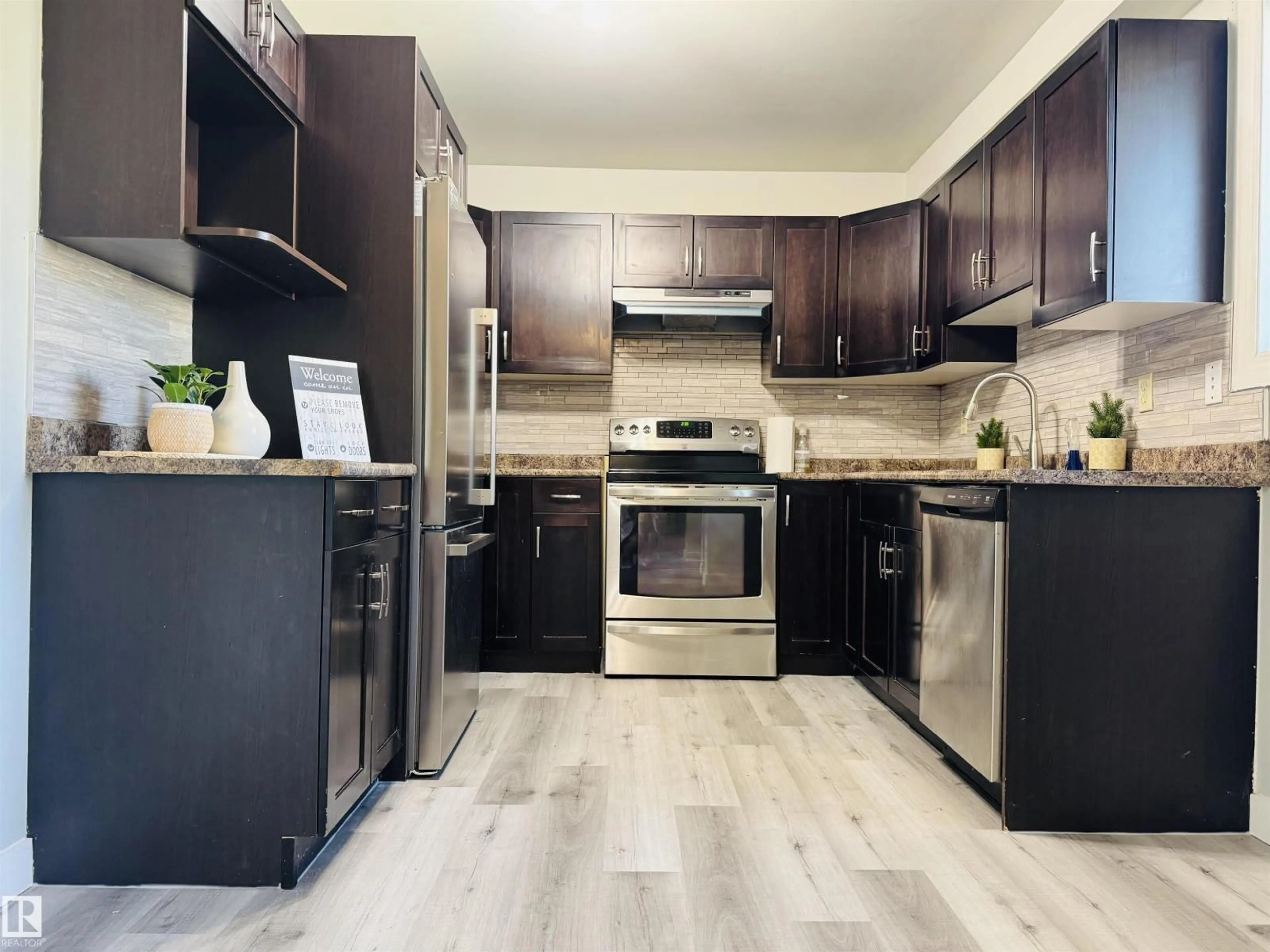 Unknown for 1691 LAKEWOOD ROAD SOUTH NW, Edmonton Alberta T6K3B9