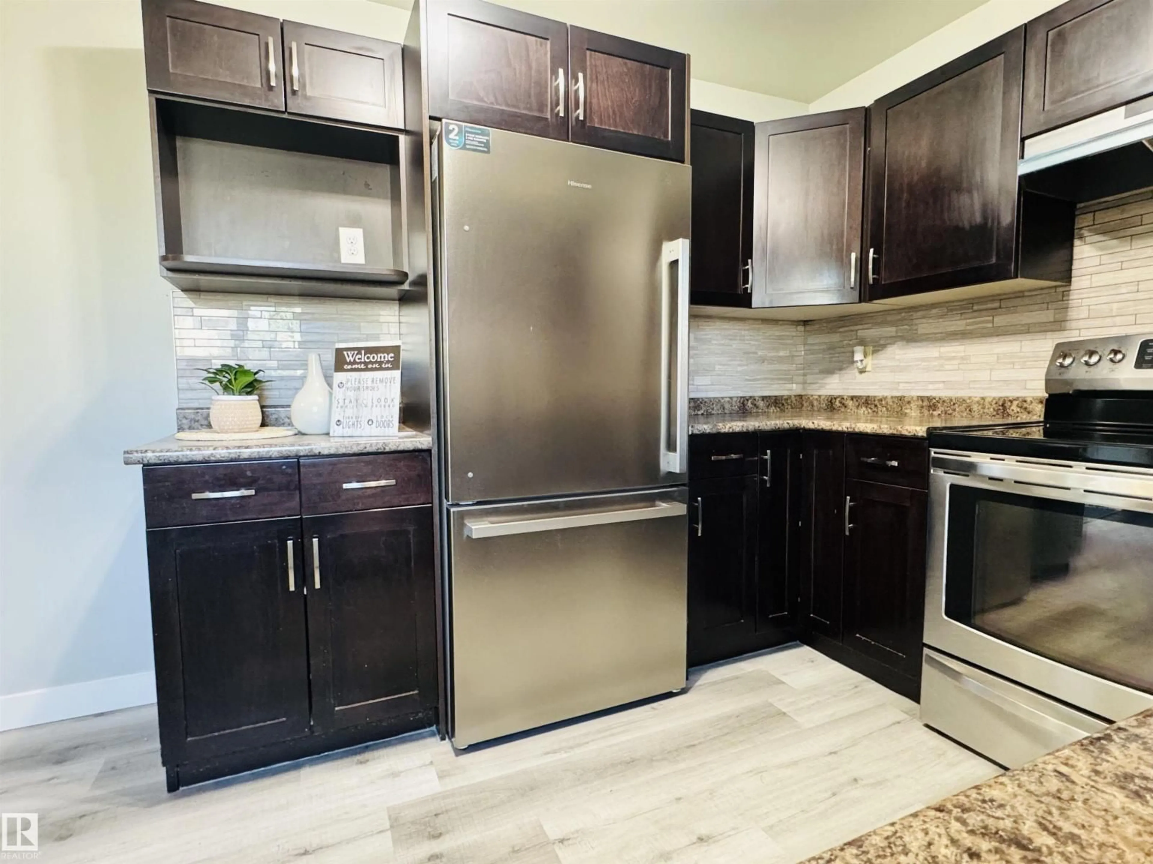 Standard kitchen, ceramic/tile floor for 1691 LAKEWOOD ROAD SOUTH NW, Edmonton Alberta T6K3B9