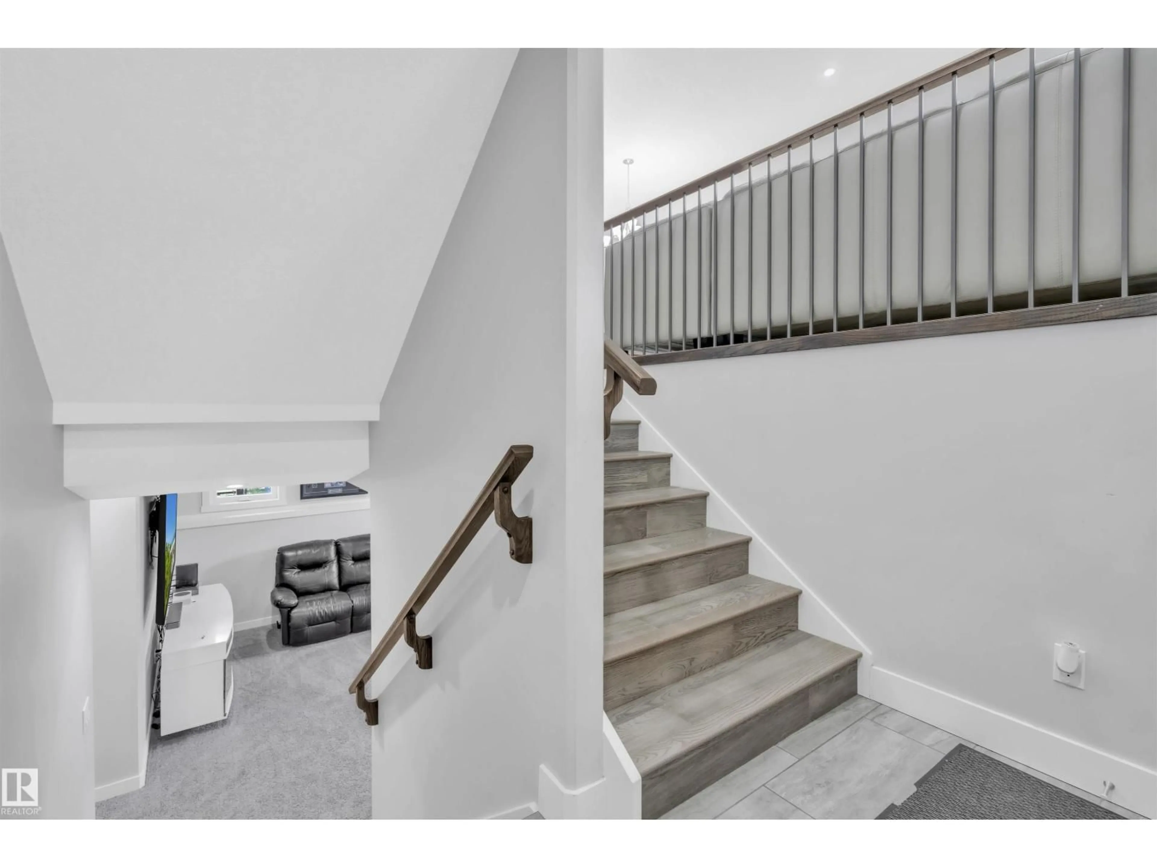 Stairs for 1721 CRESTVIEW WY, Cold Lake Alberta T9M0L8