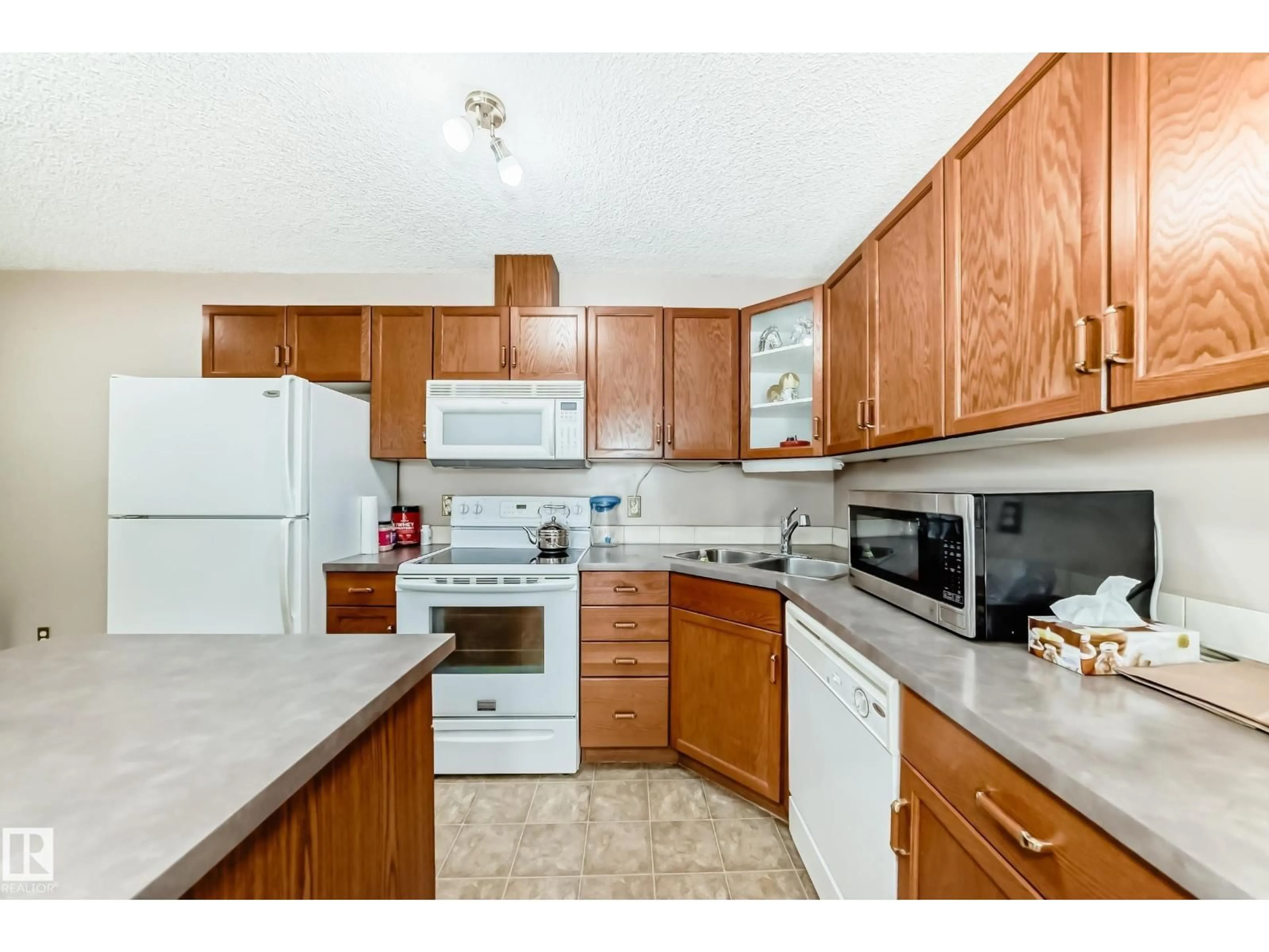 Standard kitchen, unknown for NW - 138 16311 95 ST, Edmonton Alberta T6Z3Y5