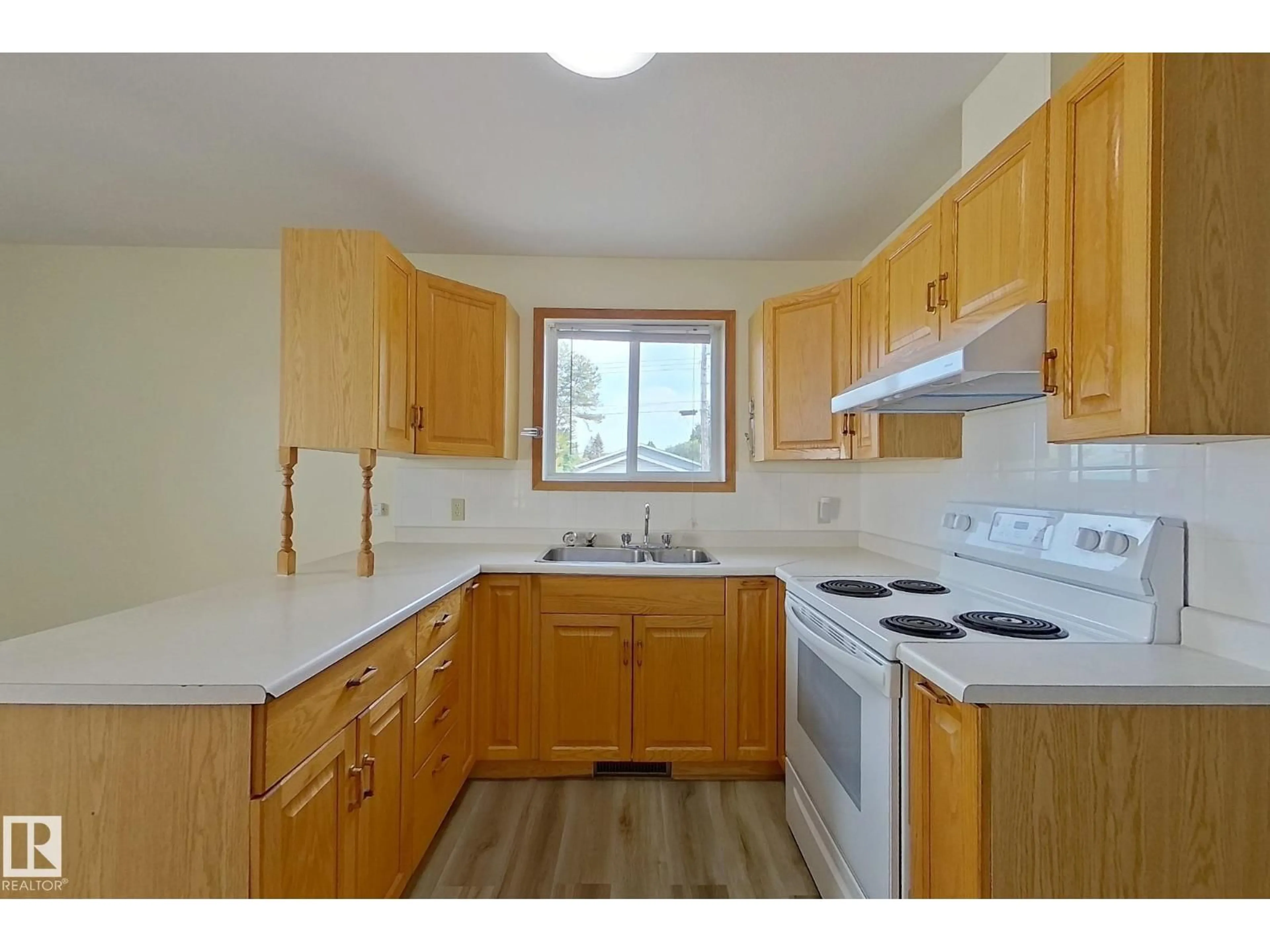 Standard kitchen, wood/laminate floor for 4714 50 ST, Athabasca Town Alberta T9S1R1