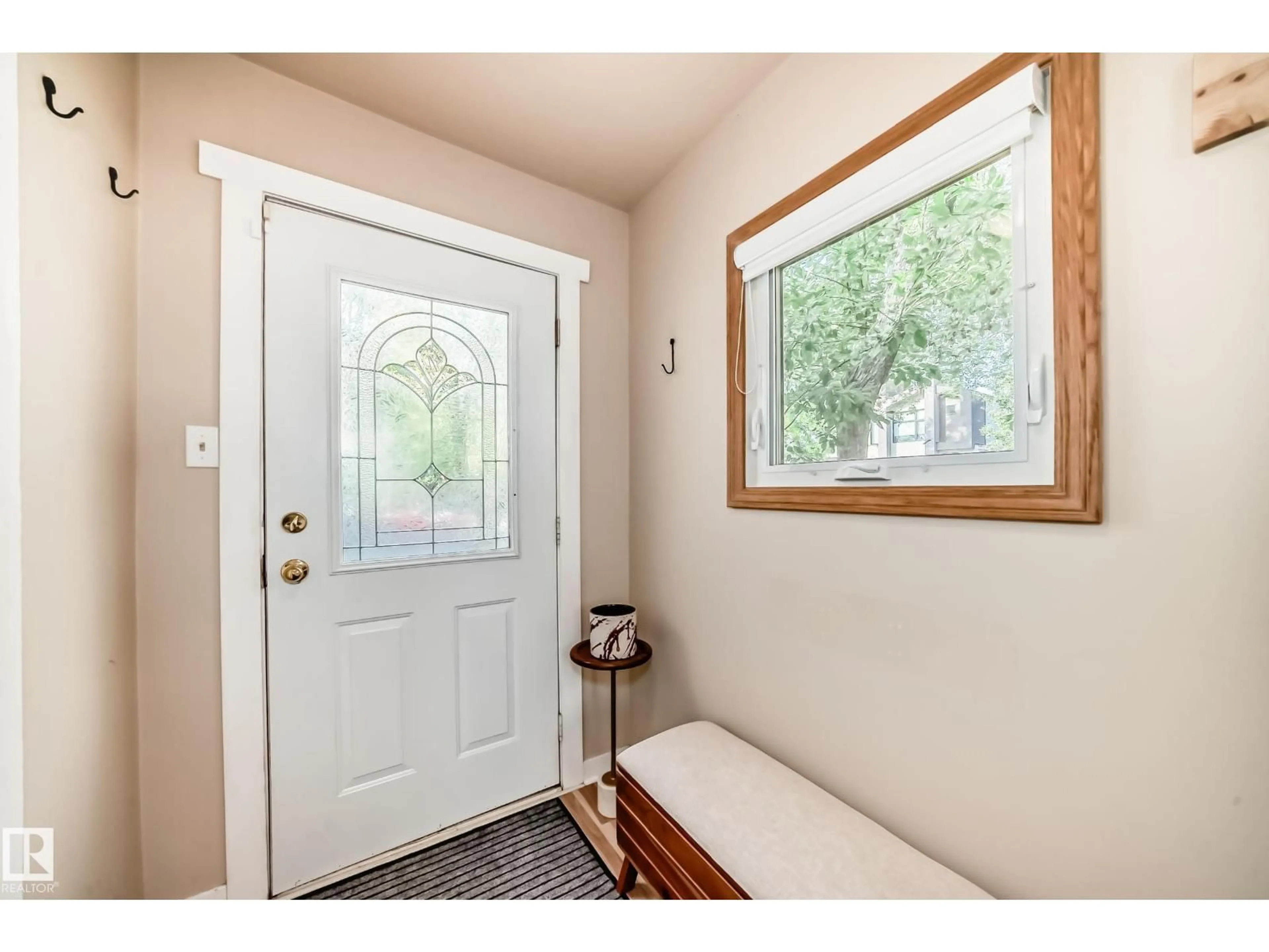 Indoor entryway for 10445 147 ST, Edmonton Alberta T5N3C4