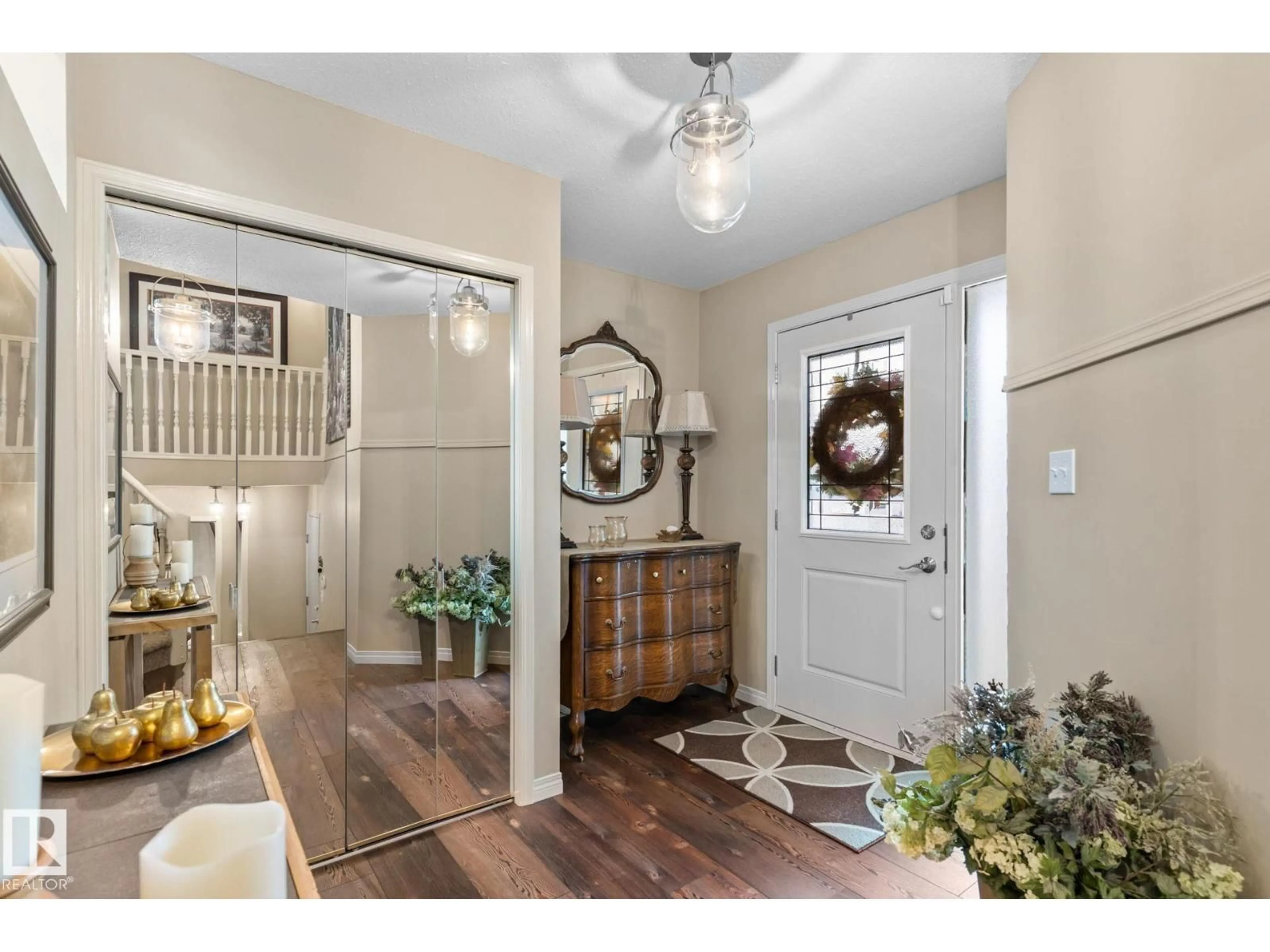Indoor entryway for 1130 FALCONER RD, Edmonton Alberta T6R2J6