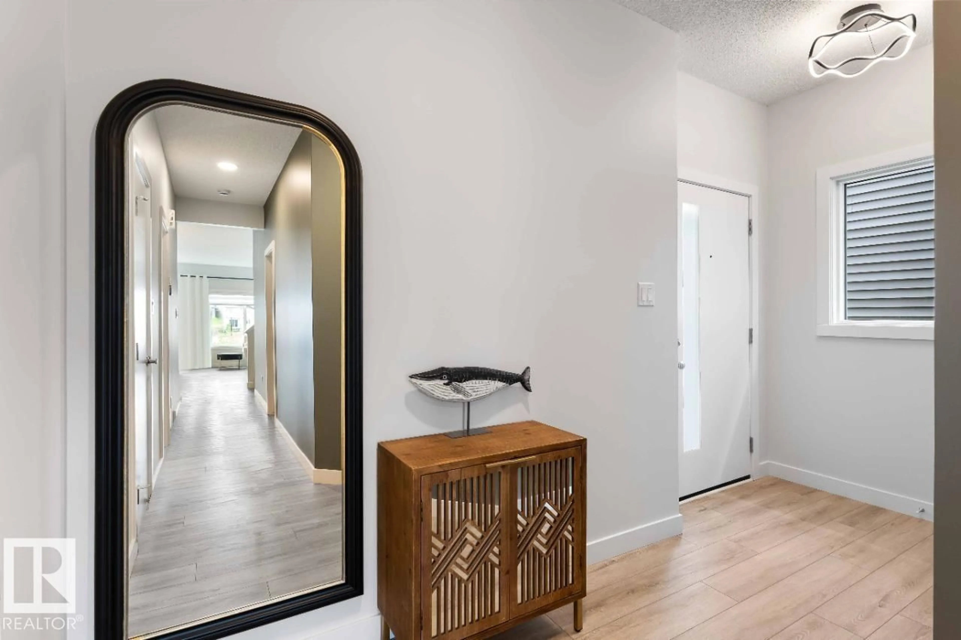 Indoor entryway for 4201 66 ST, Beaumont Alberta T4X3E8