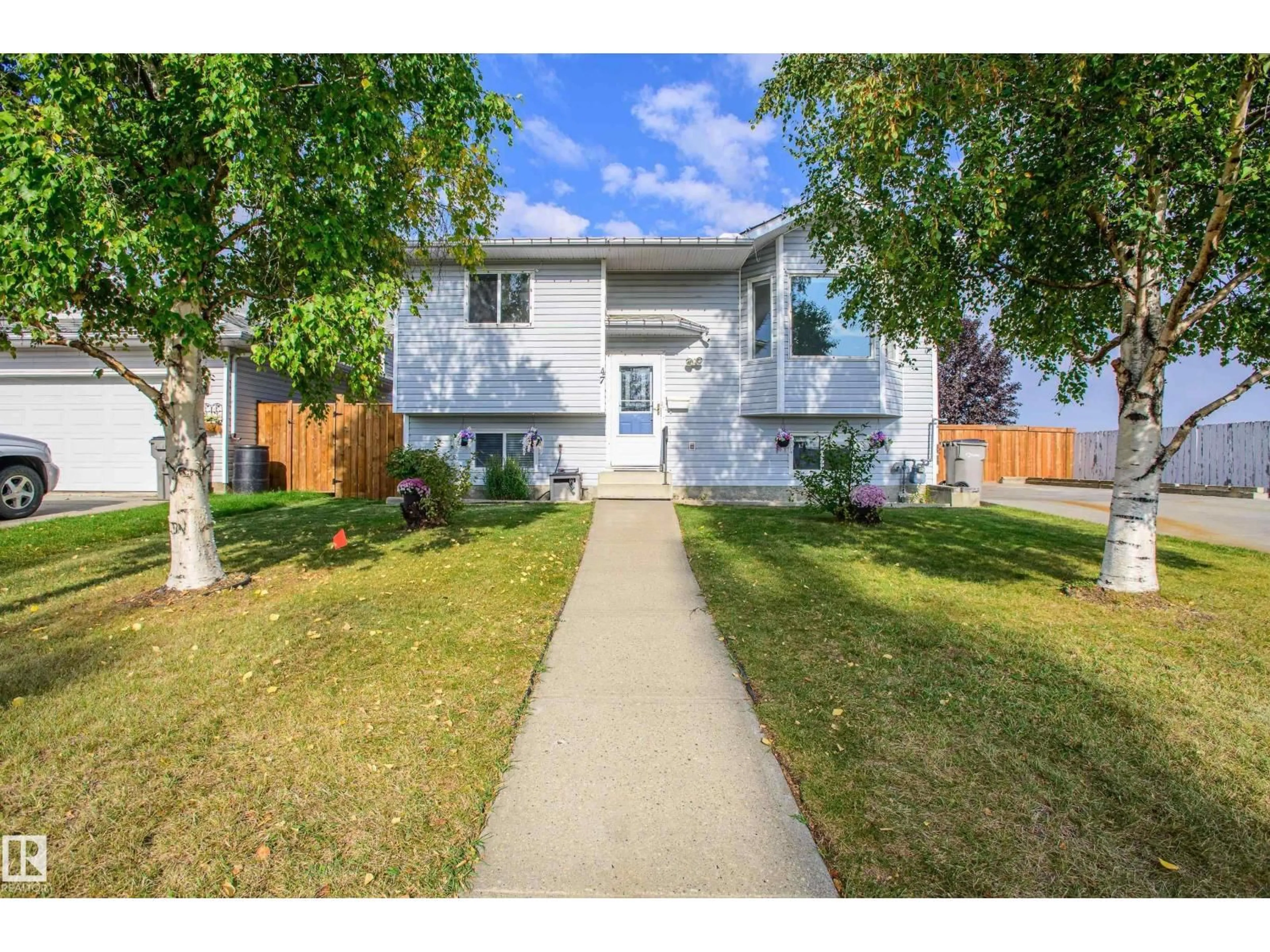 Home with vinyl exterior material, street for 47 WESTVIEW DR, Calmar Alberta T0C0V0