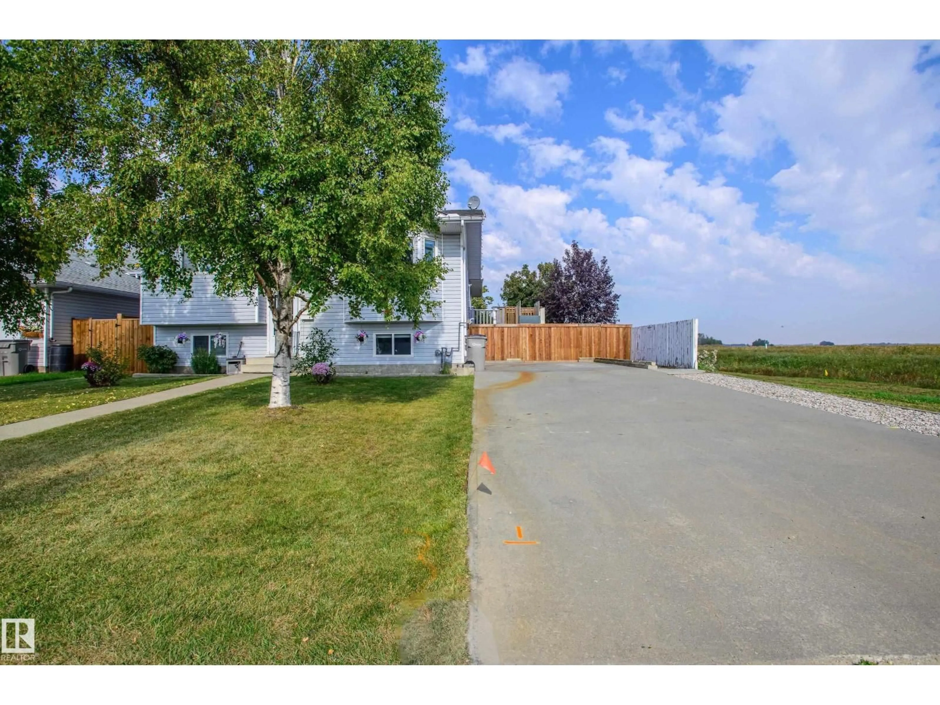 A pic from outside/outdoor area/front of a property/back of a property/a pic from drone, street for 47 WESTVIEW DR, Calmar Alberta T0C0V0