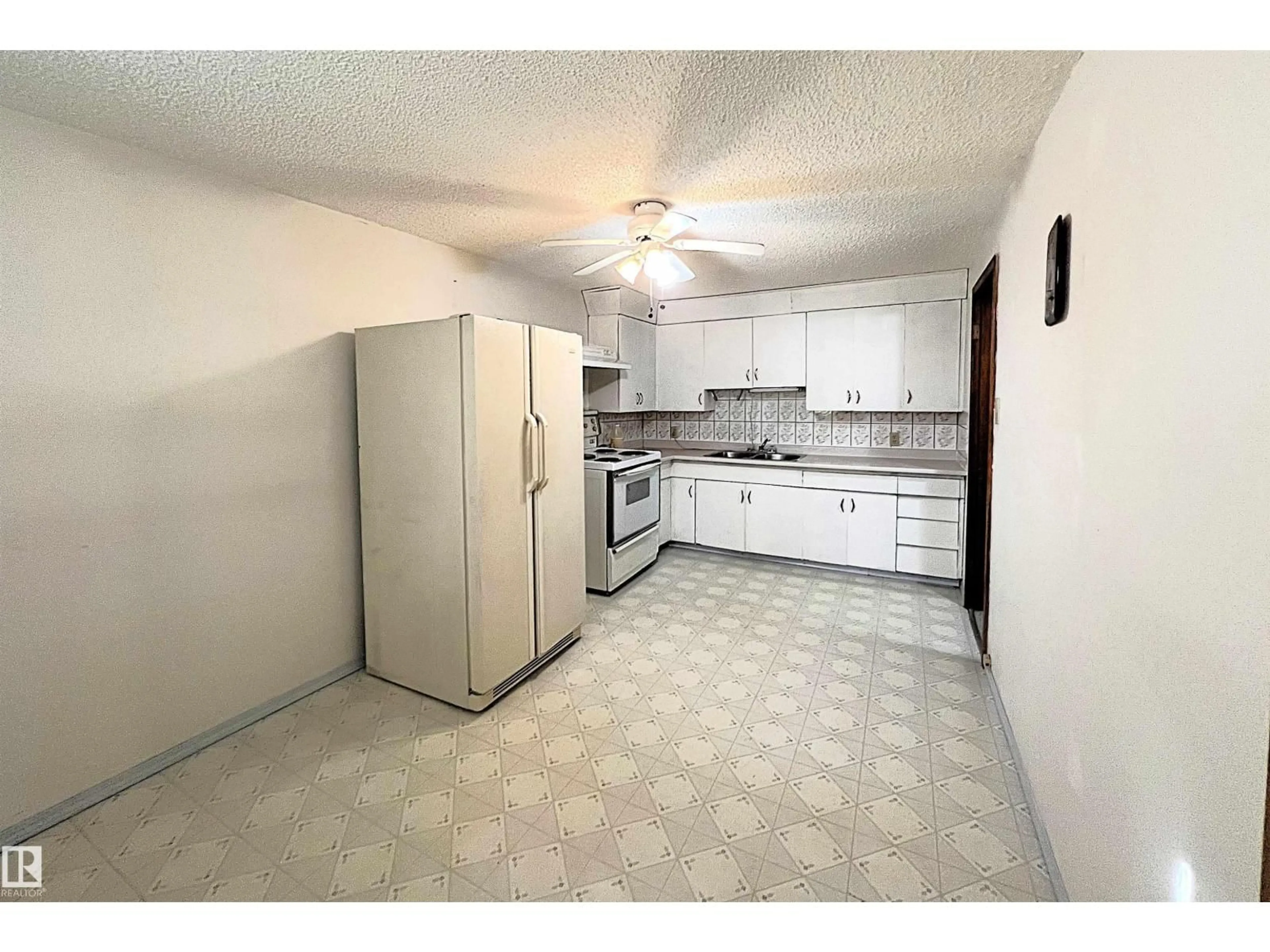 Standard kitchen, unknown for NW - 8507 8509 128 AV, Edmonton Alberta T5E0E9